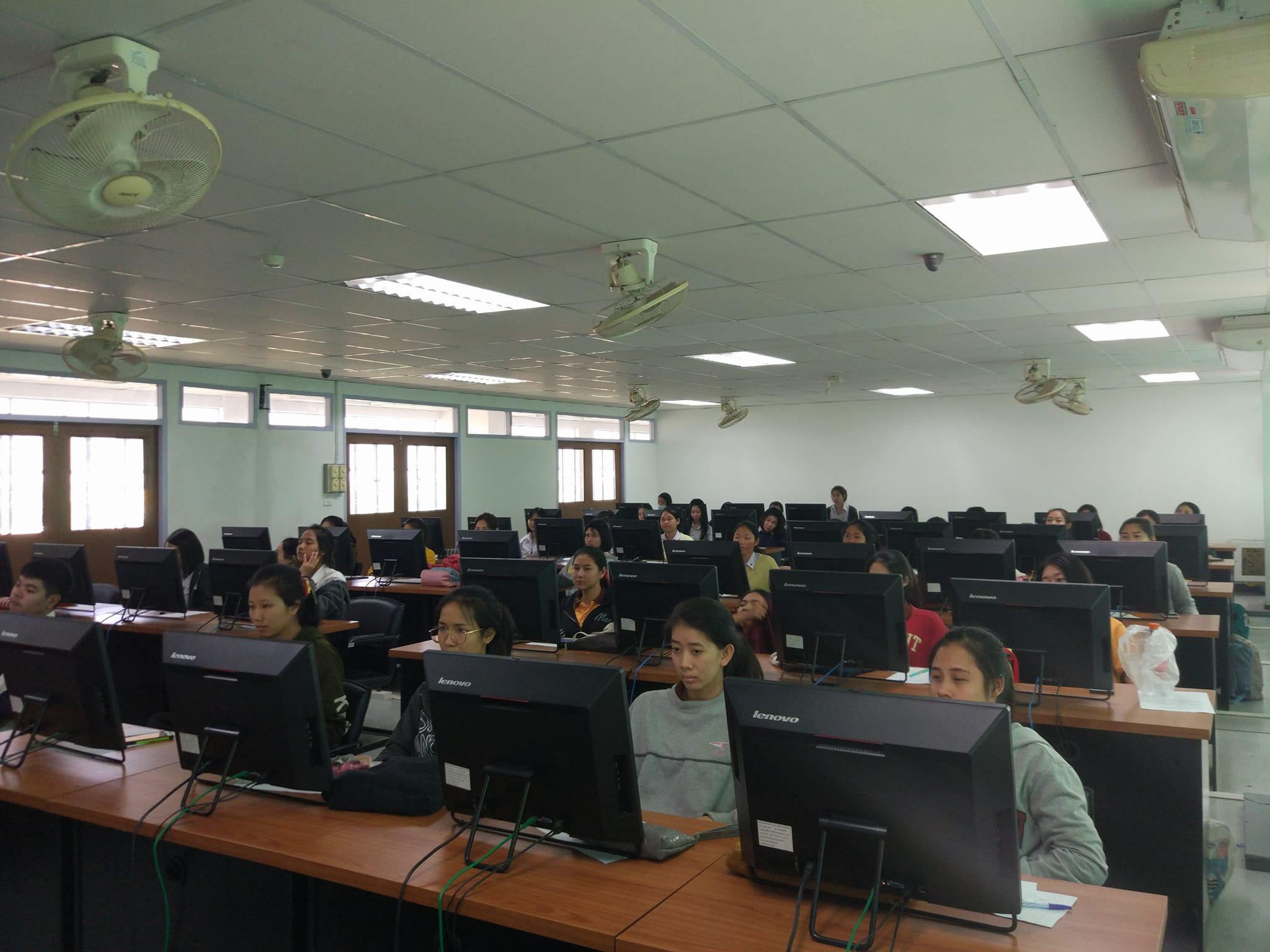 6. วันที่ 6 ธันวาคม 2560 โครงการเสริมสร้างคุณลักษณะบัณฑิตของนักศึกษาโปรแกรมวิชาภาษาจีน กิจกรรมอบรมเชิงปฏิบัติการเพื่อพัฒนาสื่อนวัตกรรมการเรียนรู้สำหรับครูภาษาจีน ณ ห้องปฏิบัติการคอมพิวเตอร์ 1 ชั้น 4 ตึกครุศาสตร์