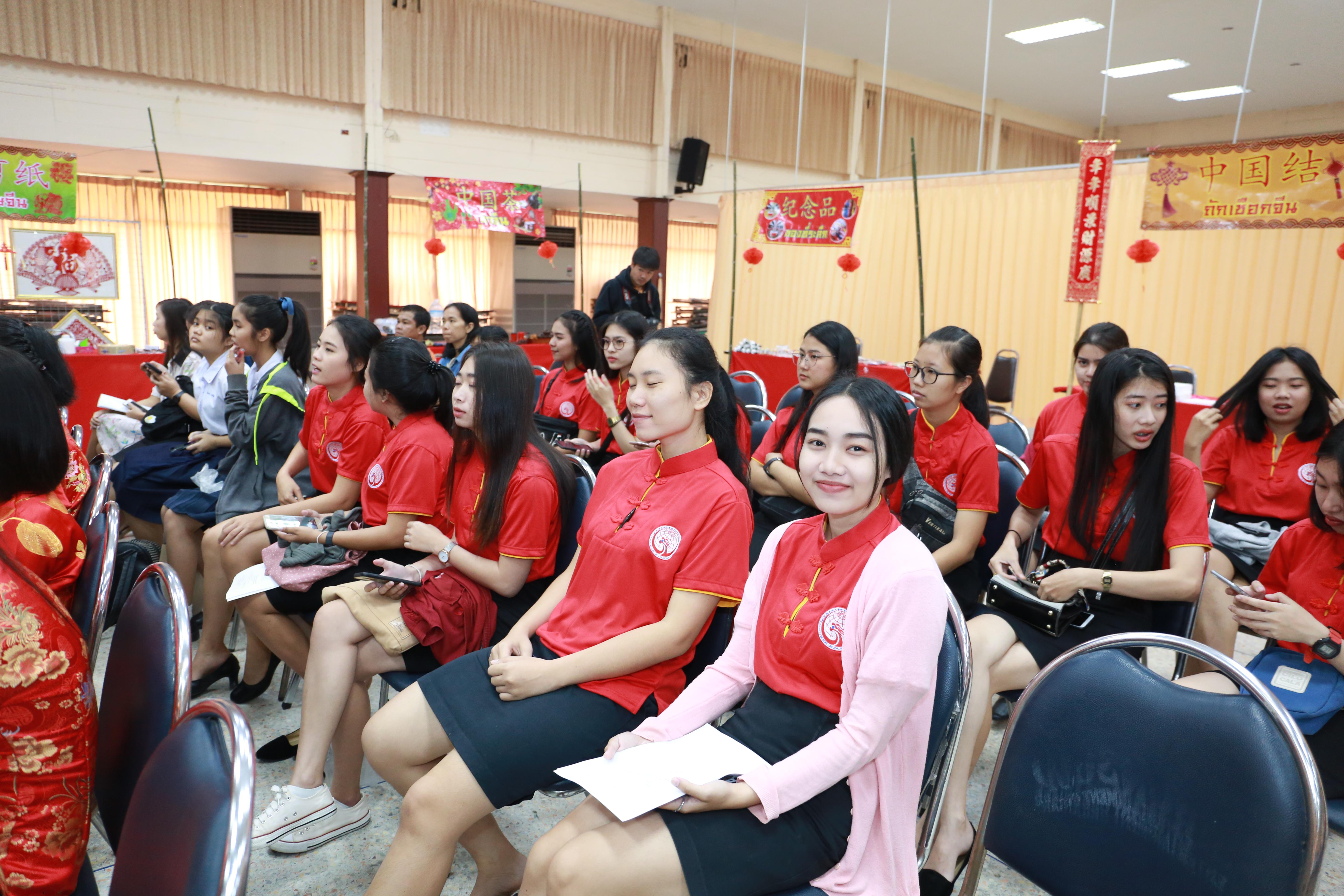 106. โครงการตรุษจีน ประจำปี 2562 วันที่ 20 กุมภาพันธ์ 2562 ที่หอประชุมรัตนอาภา มหาวิทยาลัยราชภัฏกำแพงเพชร จัดโดย โปรแกรมวิชาภาษาจีน คณะครุศาสตร์ ร่วมกับโปรแกรมวิชาภาษาจีน คณะมนุษยศาสตร์และสังคมศาสตร์