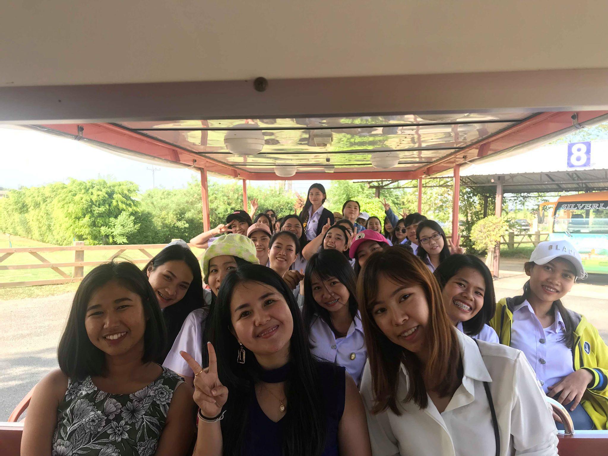 11. ศึกษาดูงานโปรแกรมวิชาภาษาจีน