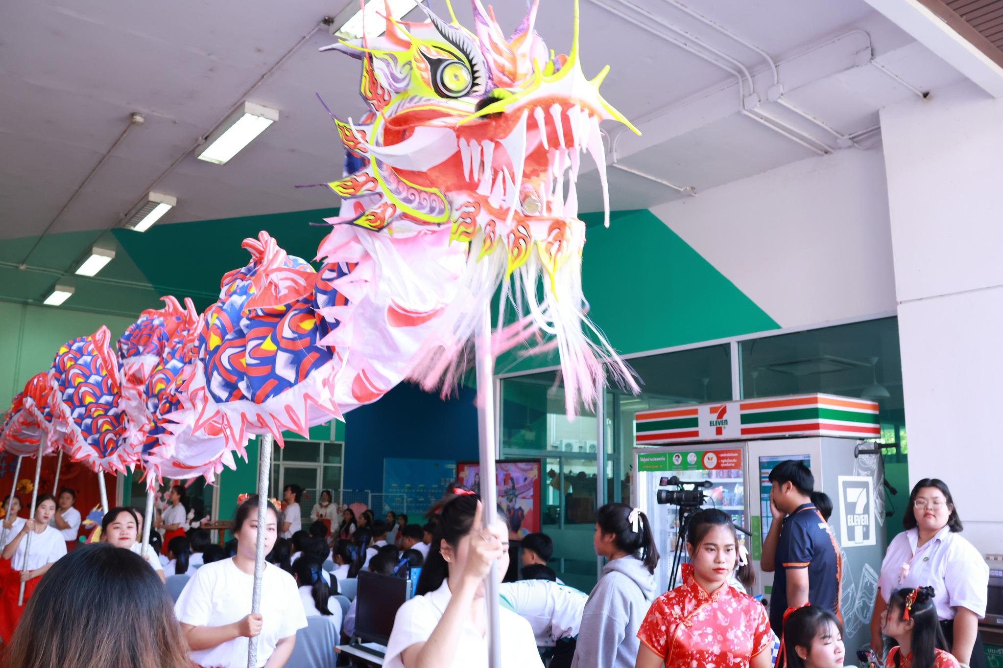 36. วันที่ 14 กุมภาพันธ์ 2567 ที่ลานกิจกรรม EDU SPACE โปรแกรมวิชาภาษาจีน คณะครุศาสตร์ มรภ.กำแพงเพชร จัดกิจกรรม “งานตรุษจีน ประจำปี 2567” 