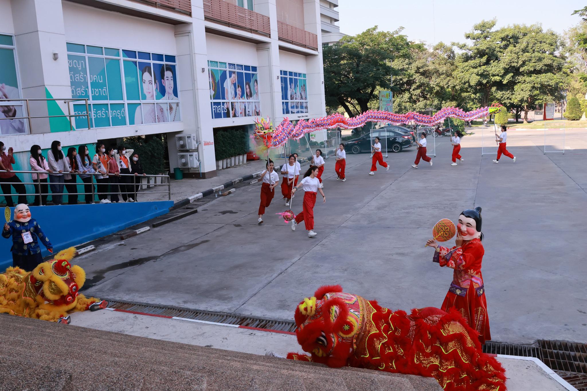 42. วันที่ 14 กุมภาพันธ์ 2567 ที่ลานกิจกรรม EDU SPACE โปรแกรมวิชาภาษาจีน คณะครุศาสตร์ มรภ.กำแพงเพชร จัดกิจกรรม “งานตรุษจีน ประจำปี 2567” 