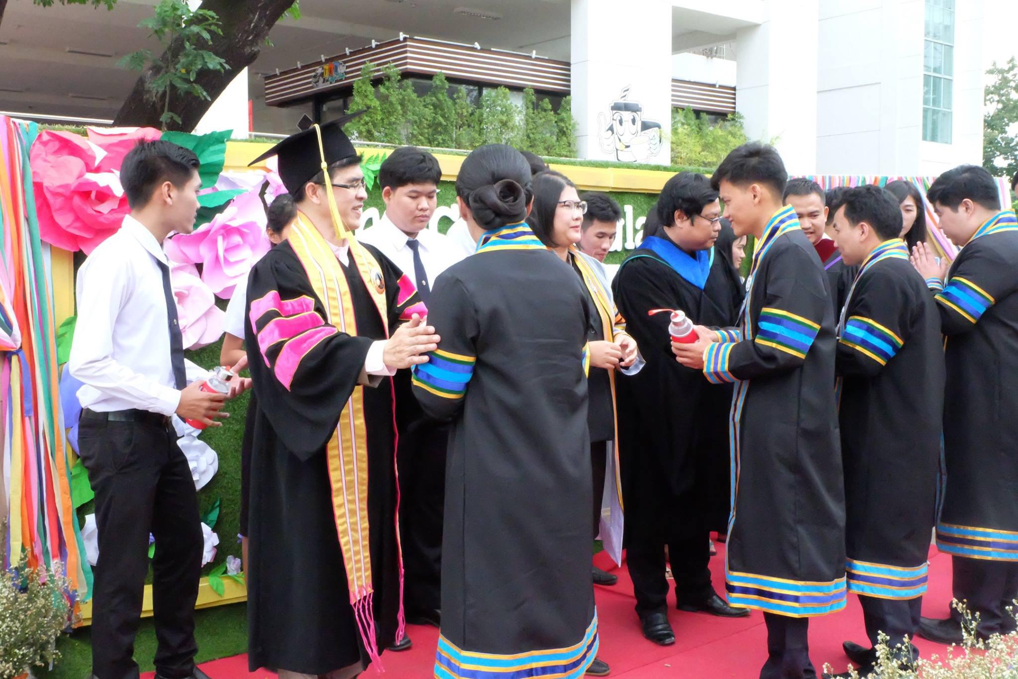 6.  ยินดีกับบัณฑิตใหม่ป้ายแดงโปรแกรมวิชาคอมพิวเตอร์ คณะครุศาสตร์ วันที่ 12 พฤศจิกายน 2017