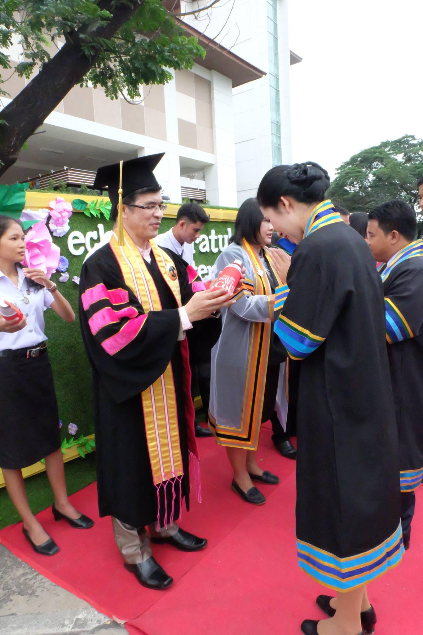 8.  ยินดีกับบัณฑิตใหม่ป้ายแดงโปรแกรมวิชาคอมพิวเตอร์ คณะครุศาสตร์ วันที่ 12 พฤศจิกายน 2017