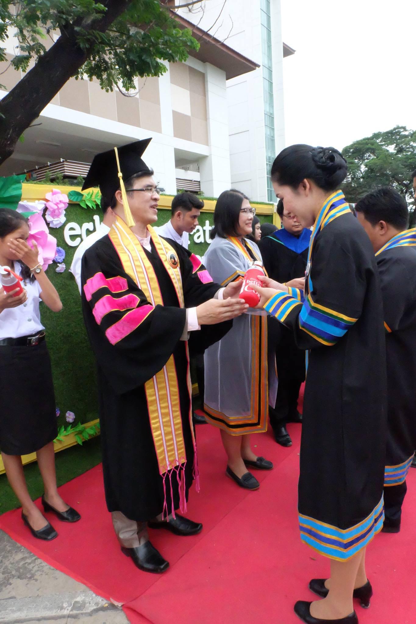 1.  ยินดีกับบัณฑิตใหม่ป้ายแดงโปรแกรมวิชาคอมพิวเตอร์ คณะครุศาสตร์ วันที่ 12 พฤศจิกายน 2017