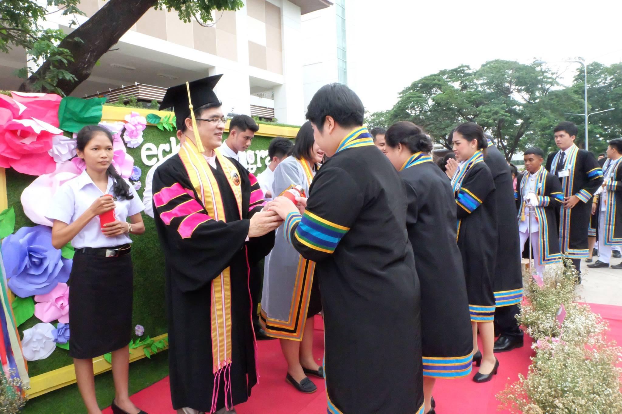 27.  ยินดีกับบัณฑิตใหม่ป้ายแดงโปรแกรมวิชาคอมพิวเตอร์ คณะครุศาสตร์ วันที่ 12 พฤศจิกายน 2017