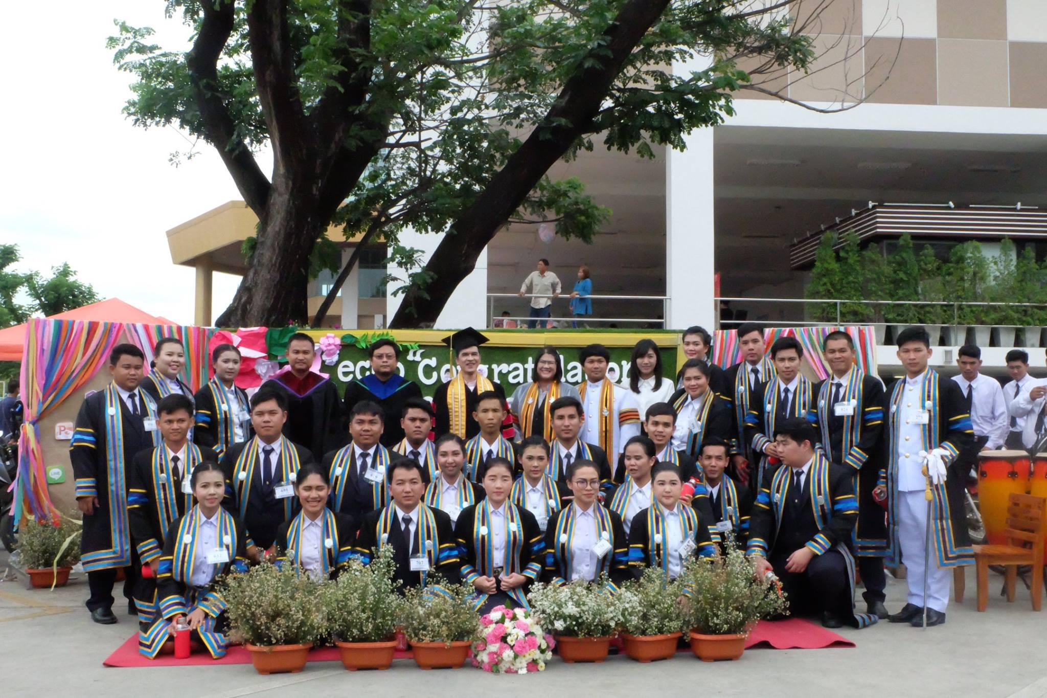 3.  ยินดีกับบัณฑิตใหม่ป้ายแดงโปรแกรมวิชาคอมพิวเตอร์ คณะครุศาสตร์ วันที่ 12 พฤศจิกายน 2017