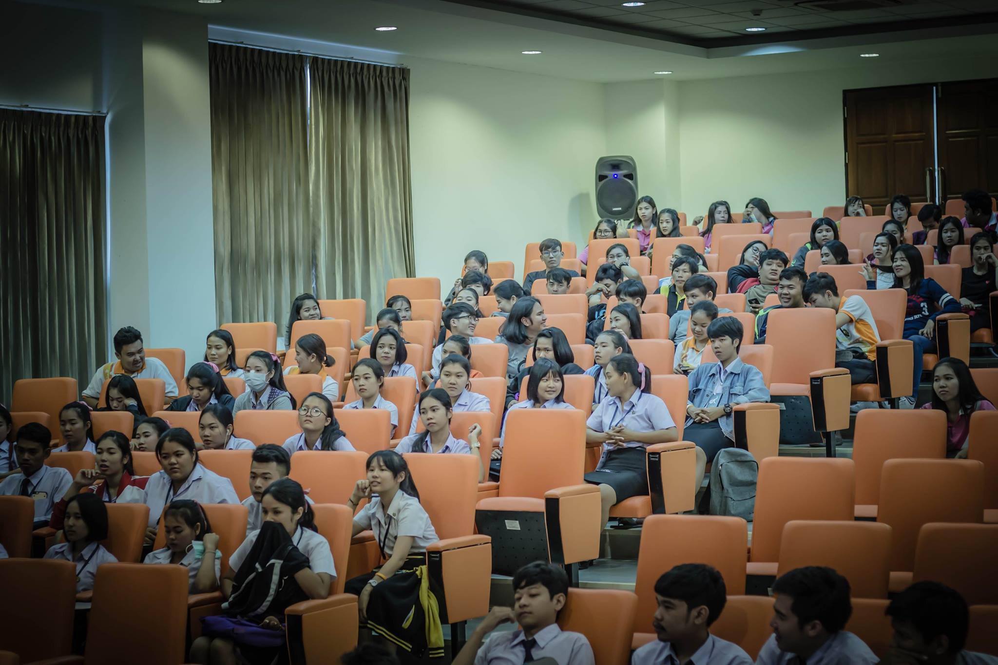 6. ประชุมนักศึกษา ประจำภาคเรียนที่ 2/2560 โปรแกรมวิชาคอมพิวเตอร์ ณ ห้องประชุมคุรุร่มสัก 2 วันที่ 16 พฤศจิกายน 2017 