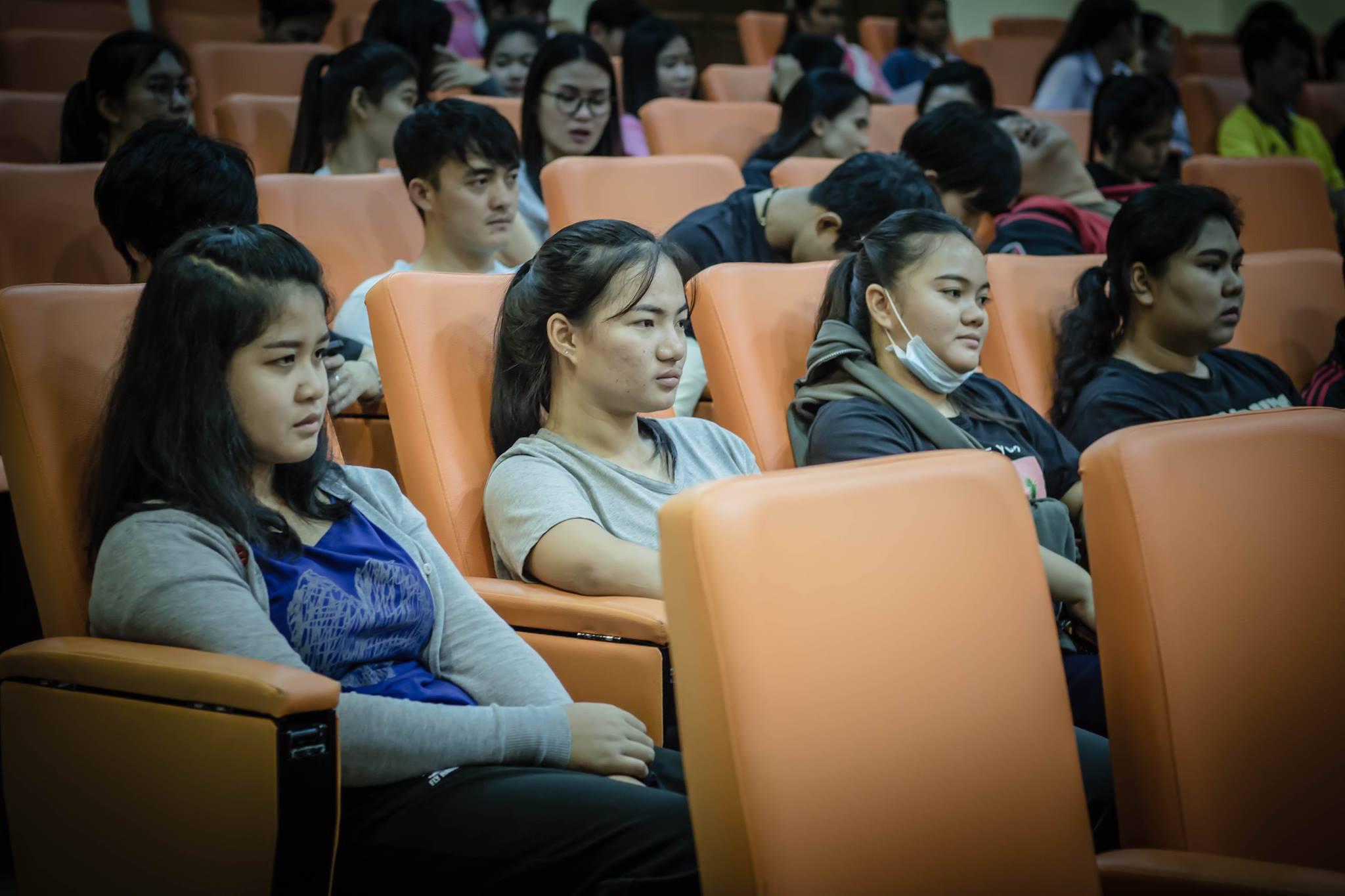 3. ประชุมนักศึกษา ประจำภาคเรียนที่ 2/2560 โปรแกรมวิชาคอมพิวเตอร์ ณ ห้องประชุมคุรุร่มสัก 2 วันที่ 16 พฤศจิกายน 2017 