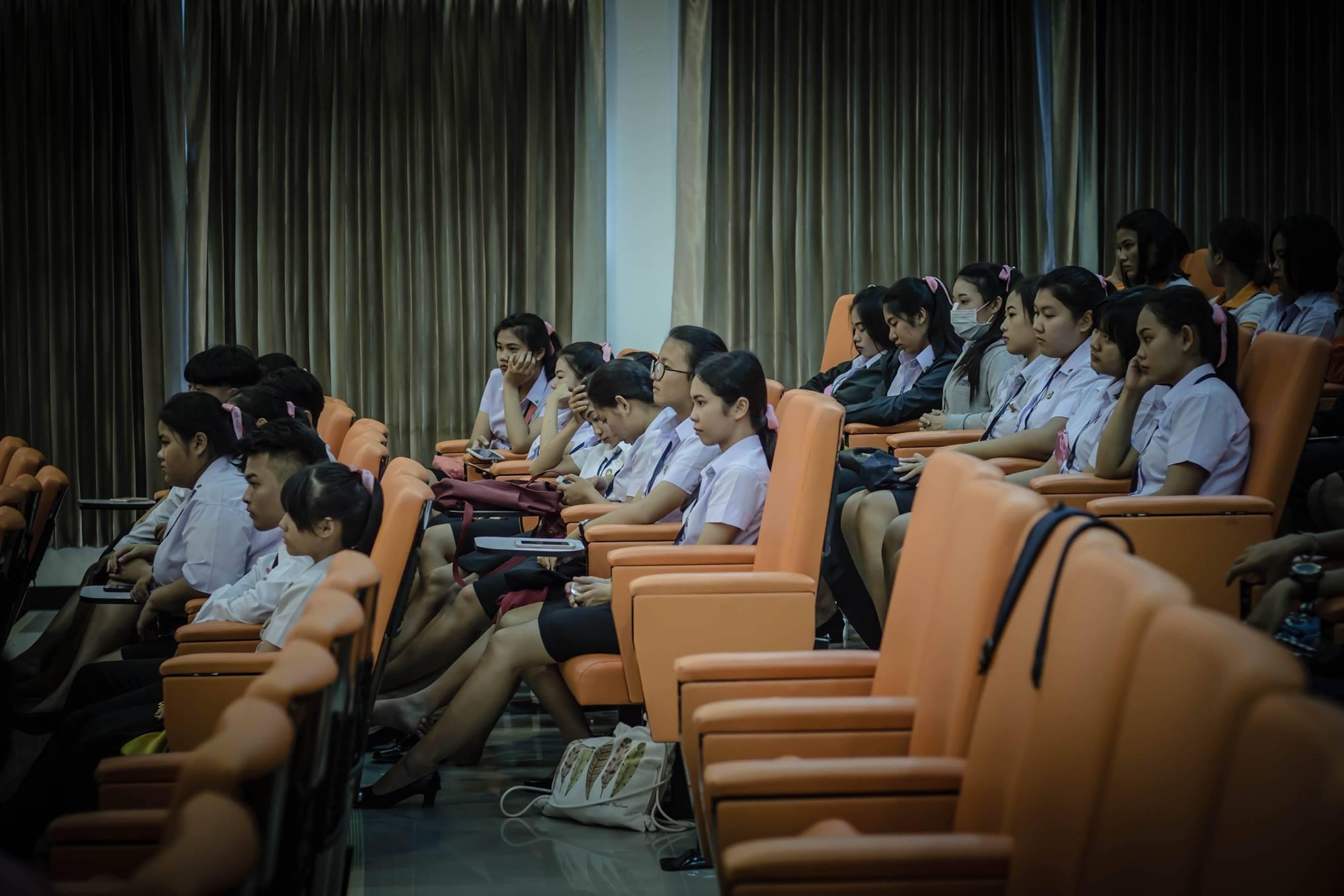 1. ประชุมนักศึกษา ประจำภาคเรียนที่ 2/2560 โปรแกรมวิชาคอมพิวเตอร์ ณ ห้องประชุมคุรุร่มสัก 2 วันที่ 16 พฤศจิกายน 2017 