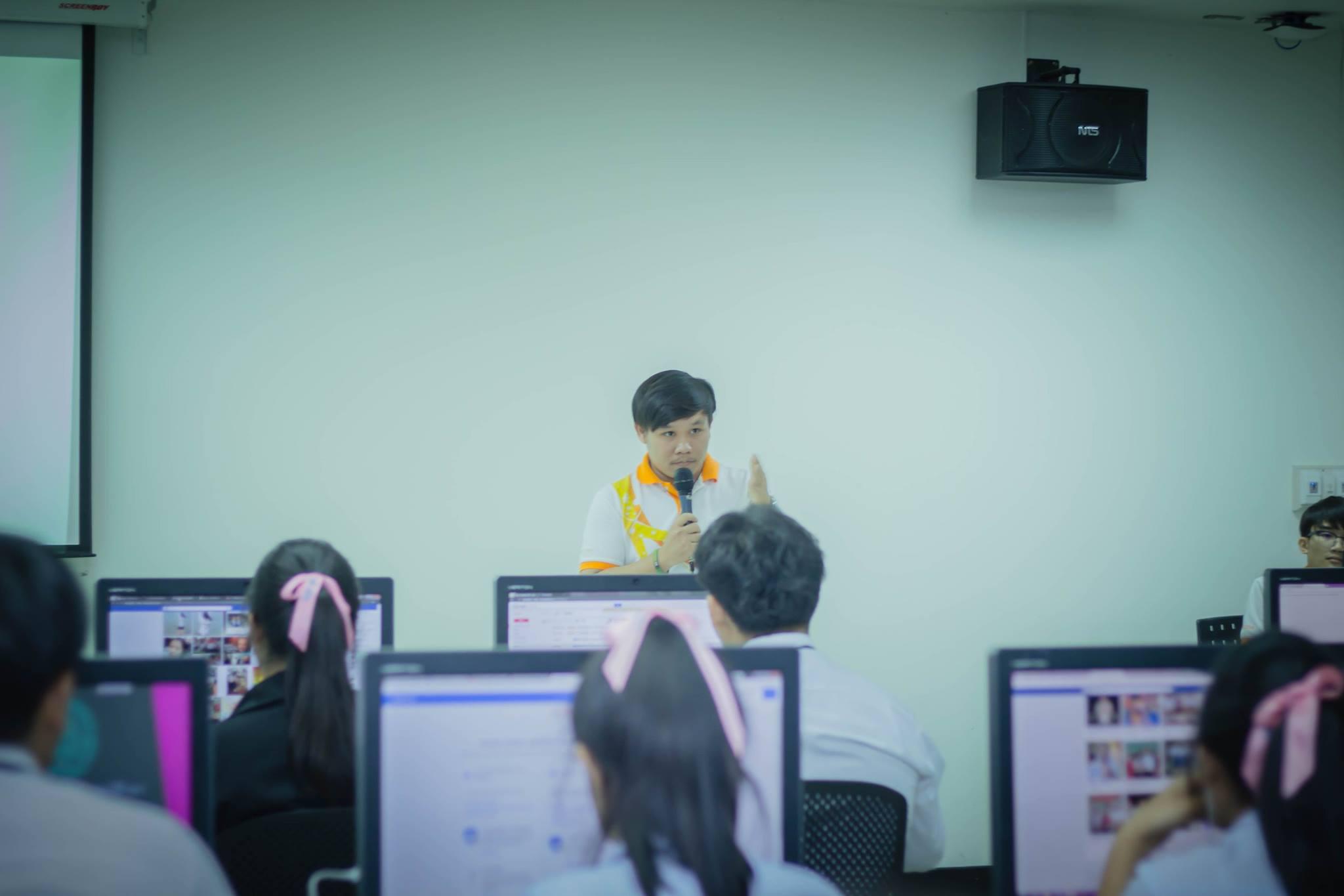10. โครงการฝึกอมรมการใช้งาน google site นักศึกษาโปรแกรมวิชาคอมพิวเตอร์ ชั้นปีที่ 1 วันที่ 22 พฤศจิกายน 2017 