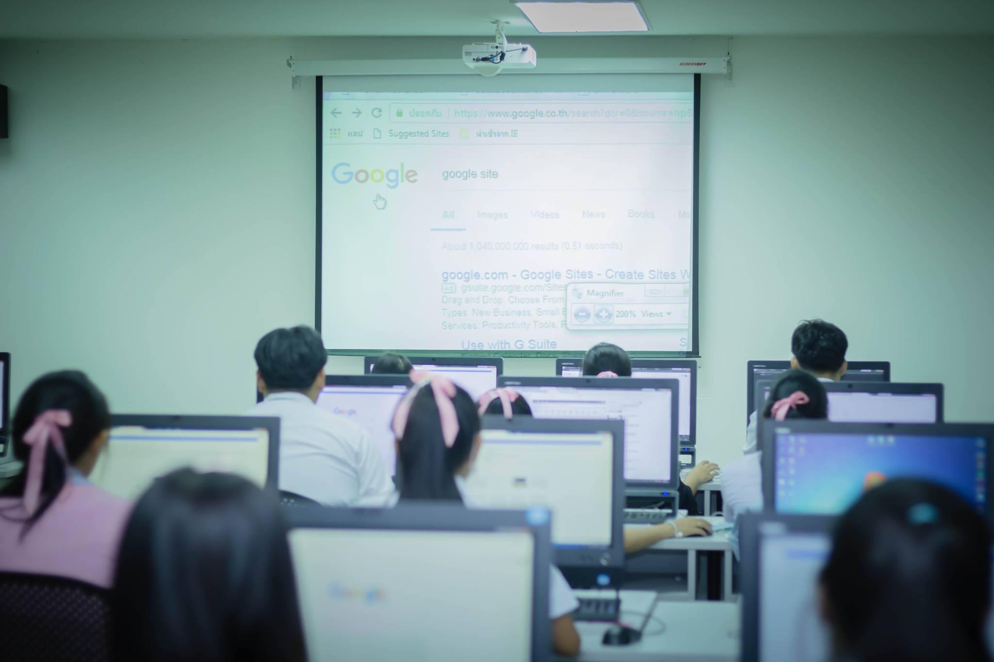 19. โครงการฝึกอมรมการใช้งาน google site นักศึกษาโปรแกรมวิชาคอมพิวเตอร์ ชั้นปีที่ 1 วันที่ 22 พฤศจิกายน 2017 
