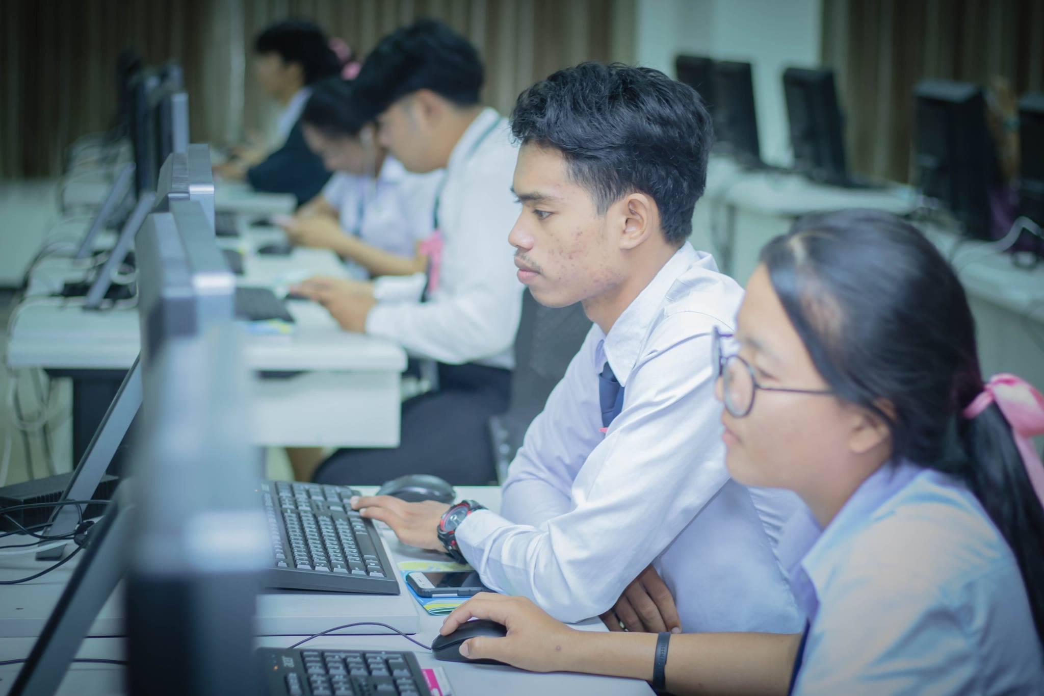 22. โครงการฝึกอมรมการใช้งาน google site นักศึกษาโปรแกรมวิชาคอมพิวเตอร์ ชั้นปีที่ 1 วันที่ 22 พฤศจิกายน 2017 