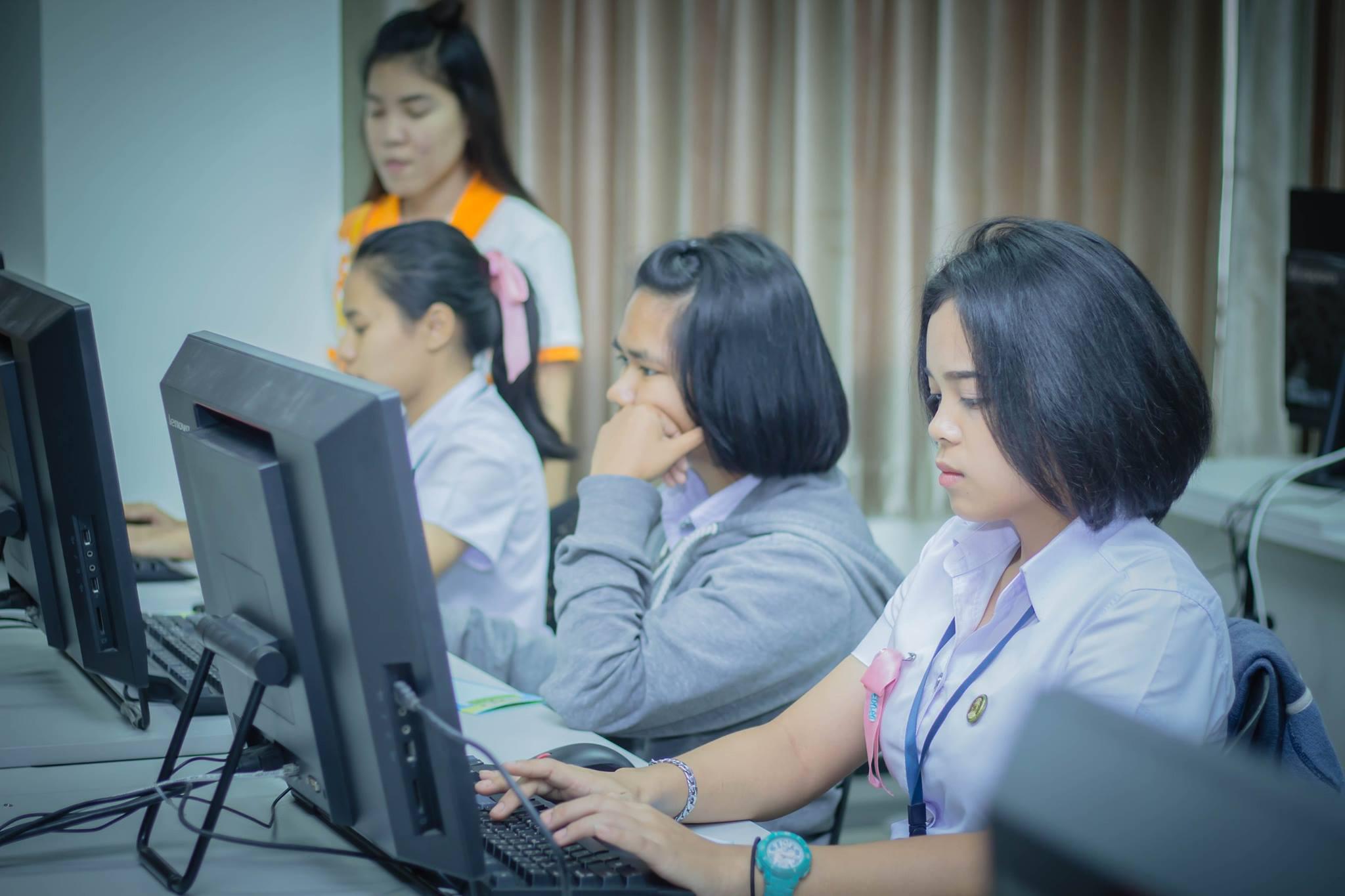 24. โครงการฝึกอมรมการใช้งาน google site นักศึกษาโปรแกรมวิชาคอมพิวเตอร์ ชั้นปีที่ 1 วันที่ 22 พฤศจิกายน 2017 