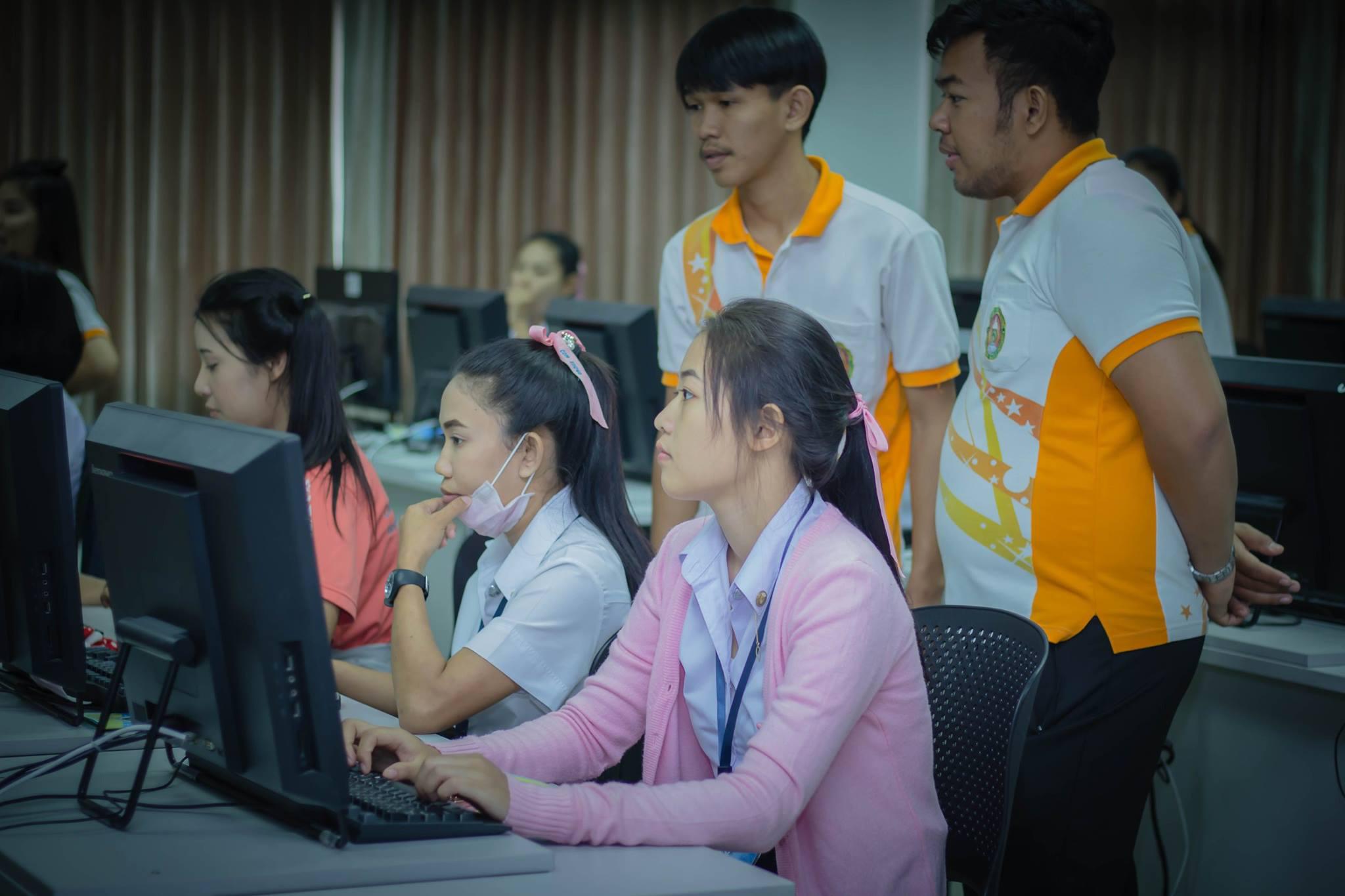 32. โครงการฝึกอมรมการใช้งาน google site นักศึกษาโปรแกรมวิชาคอมพิวเตอร์ ชั้นปีที่ 1 วันที่ 22 พฤศจิกายน 2017 