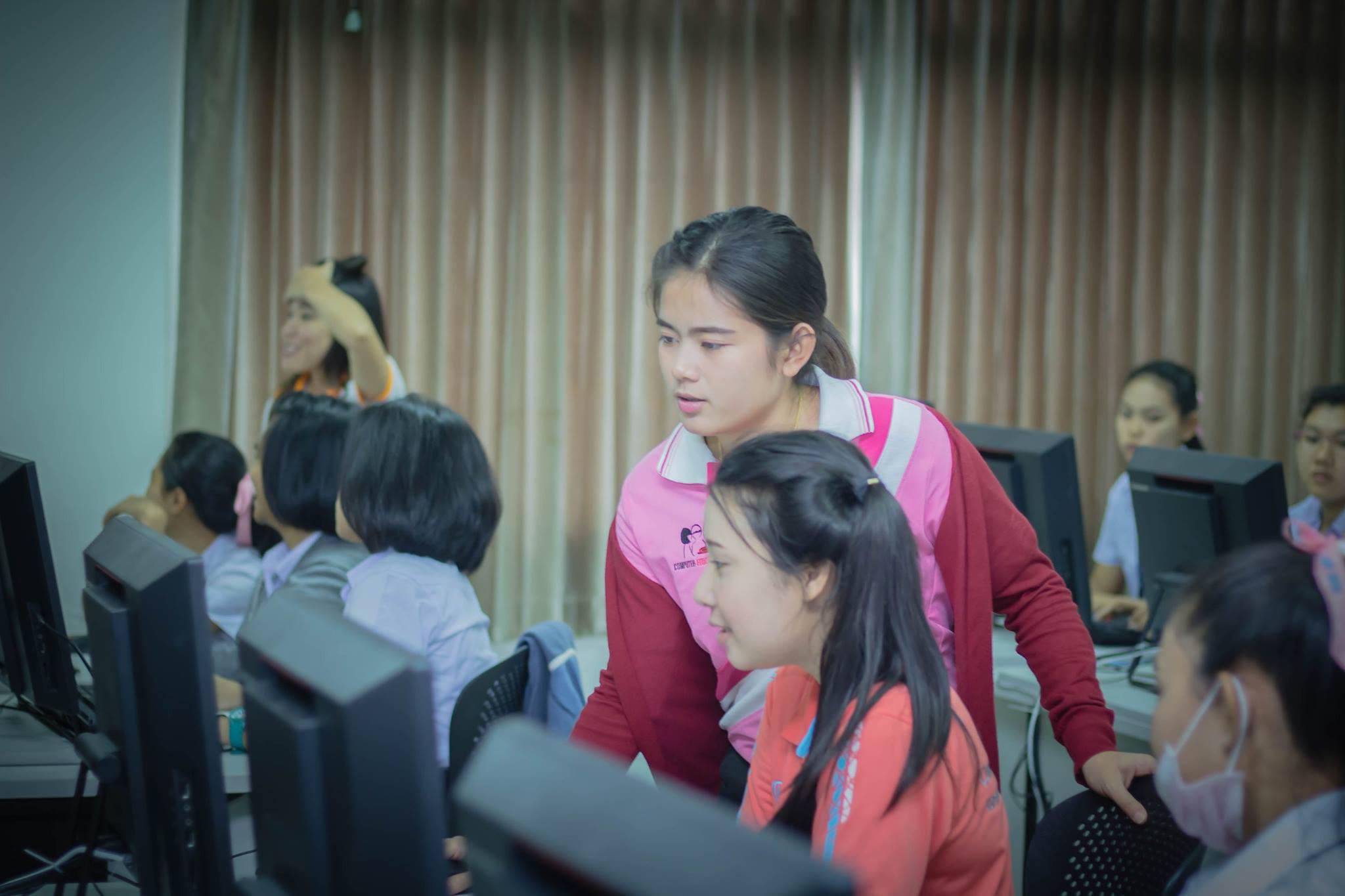 2. โครงการฝึกอมรมการใช้งาน google site นักศึกษาโปรแกรมวิชาคอมพิวเตอร์ ชั้นปีที่ 1 วันที่ 22 พฤศจิกายน 2017 