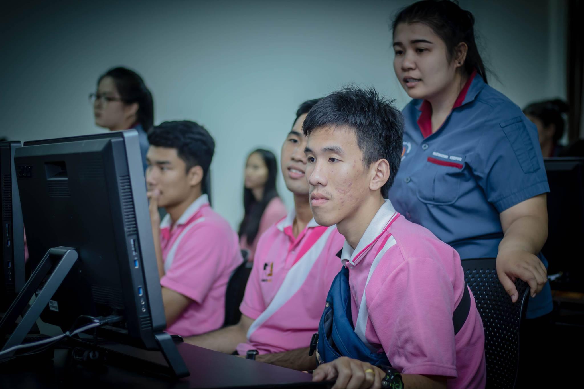 5. โครงการฝึกอมรมการใช้งาน google site นักศึกษาโปรแกรมวิชาคอมพิวเตอร์ ชั้นปีที่ 2 วันที่ 29 พฤศจิกายน 2017