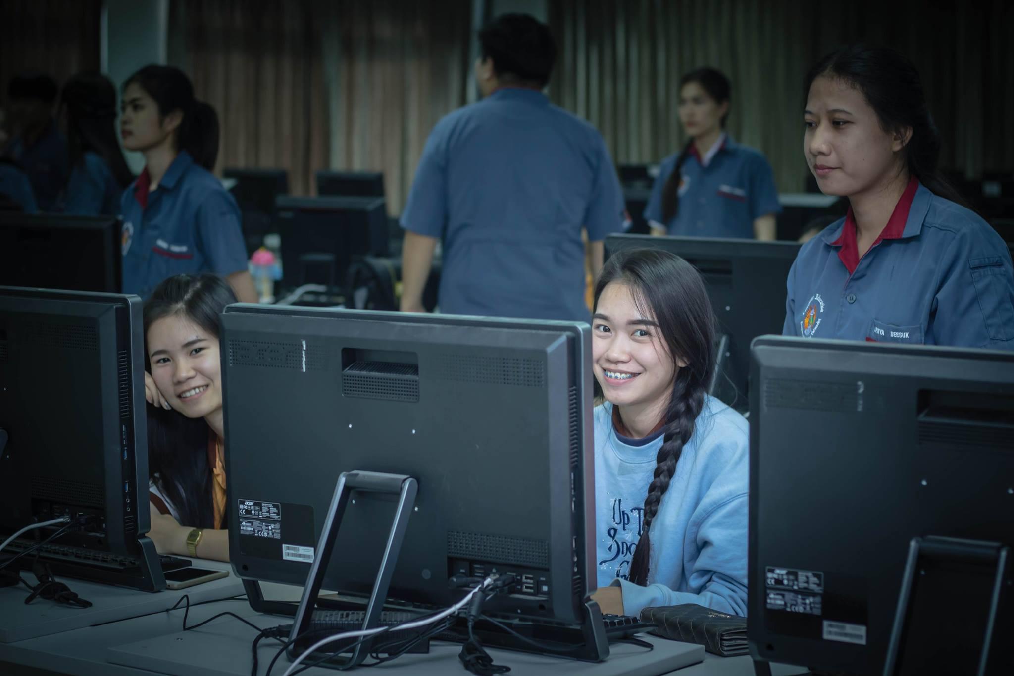 8. โครงการฝึกอมรมการใช้งาน google site นักศึกษาโปรแกรมวิชาคอมพิวเตอร์ ชั้นปีที่ 2 วันที่ 29 พฤศจิกายน 2017
