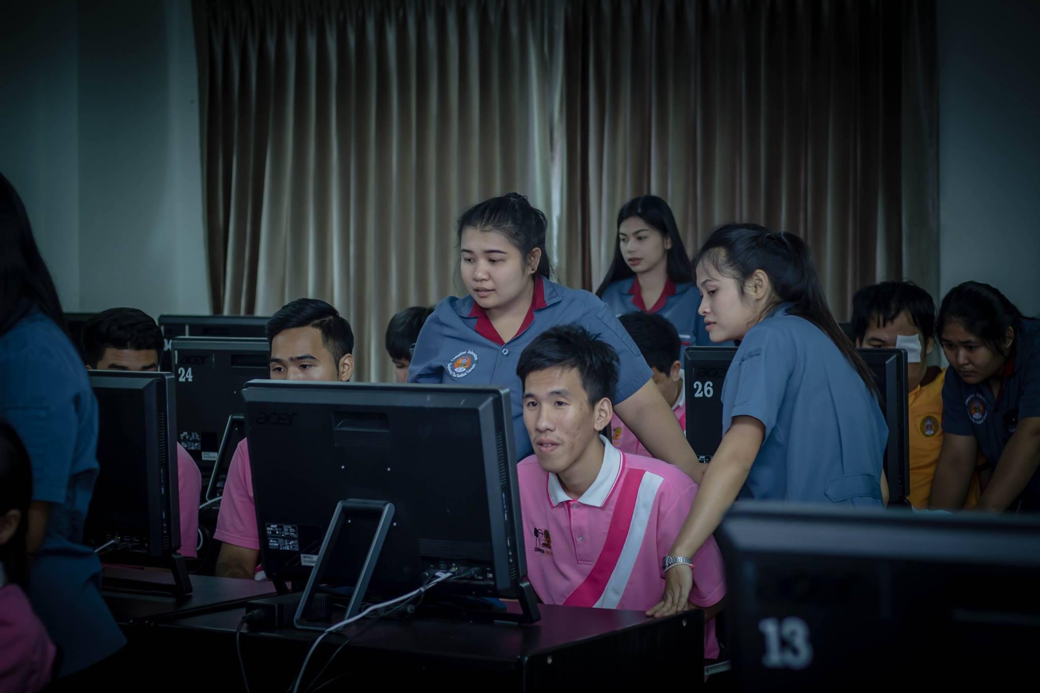 12. โครงการฝึกอมรมการใช้งาน google site นักศึกษาโปรแกรมวิชาคอมพิวเตอร์ ชั้นปีที่ 2 วันที่ 29 พฤศจิกายน 2017