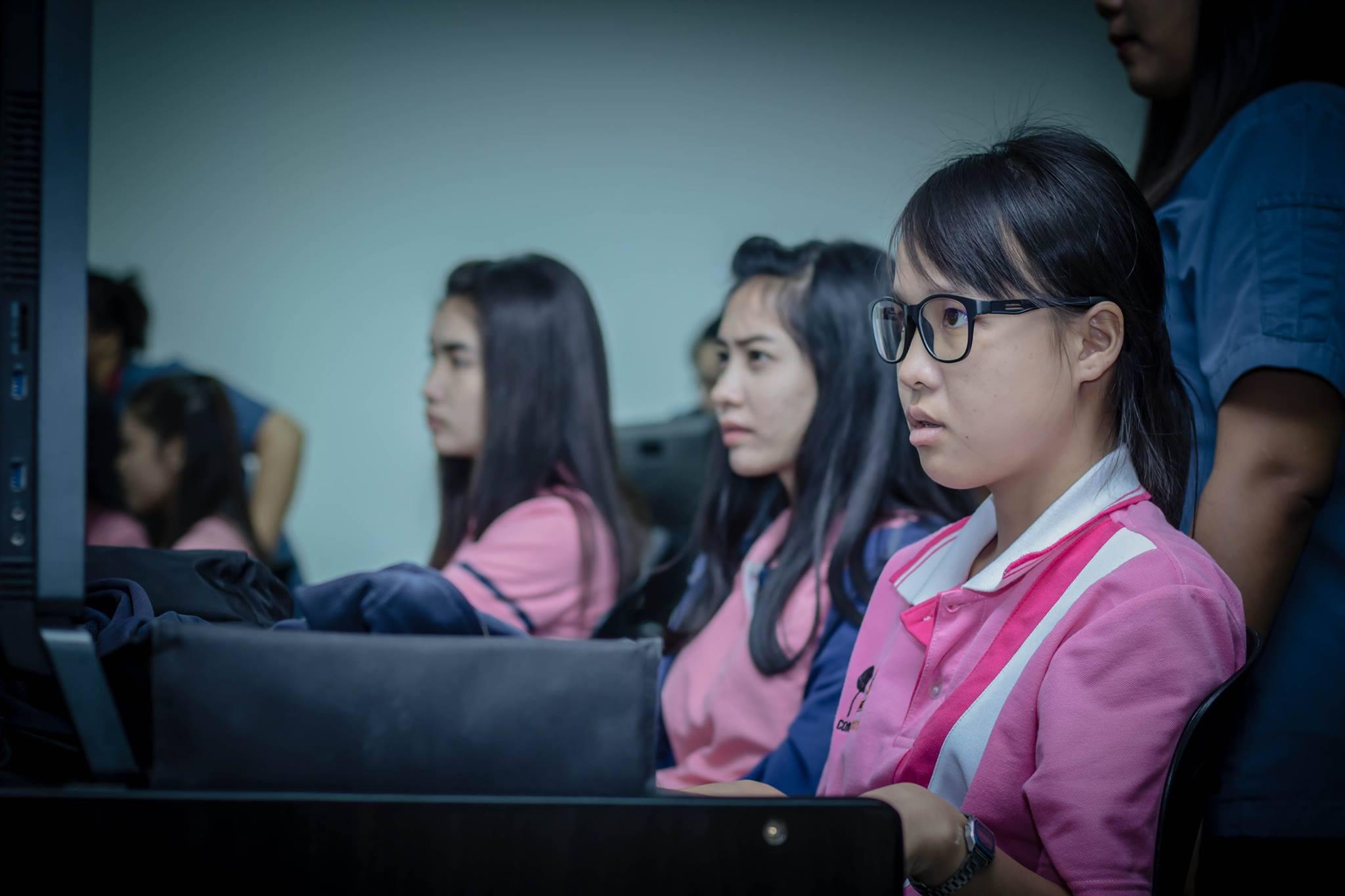 16. โครงการฝึกอมรมการใช้งาน google site นักศึกษาโปรแกรมวิชาคอมพิวเตอร์ ชั้นปีที่ 2 วันที่ 29 พฤศจิกายน 2017