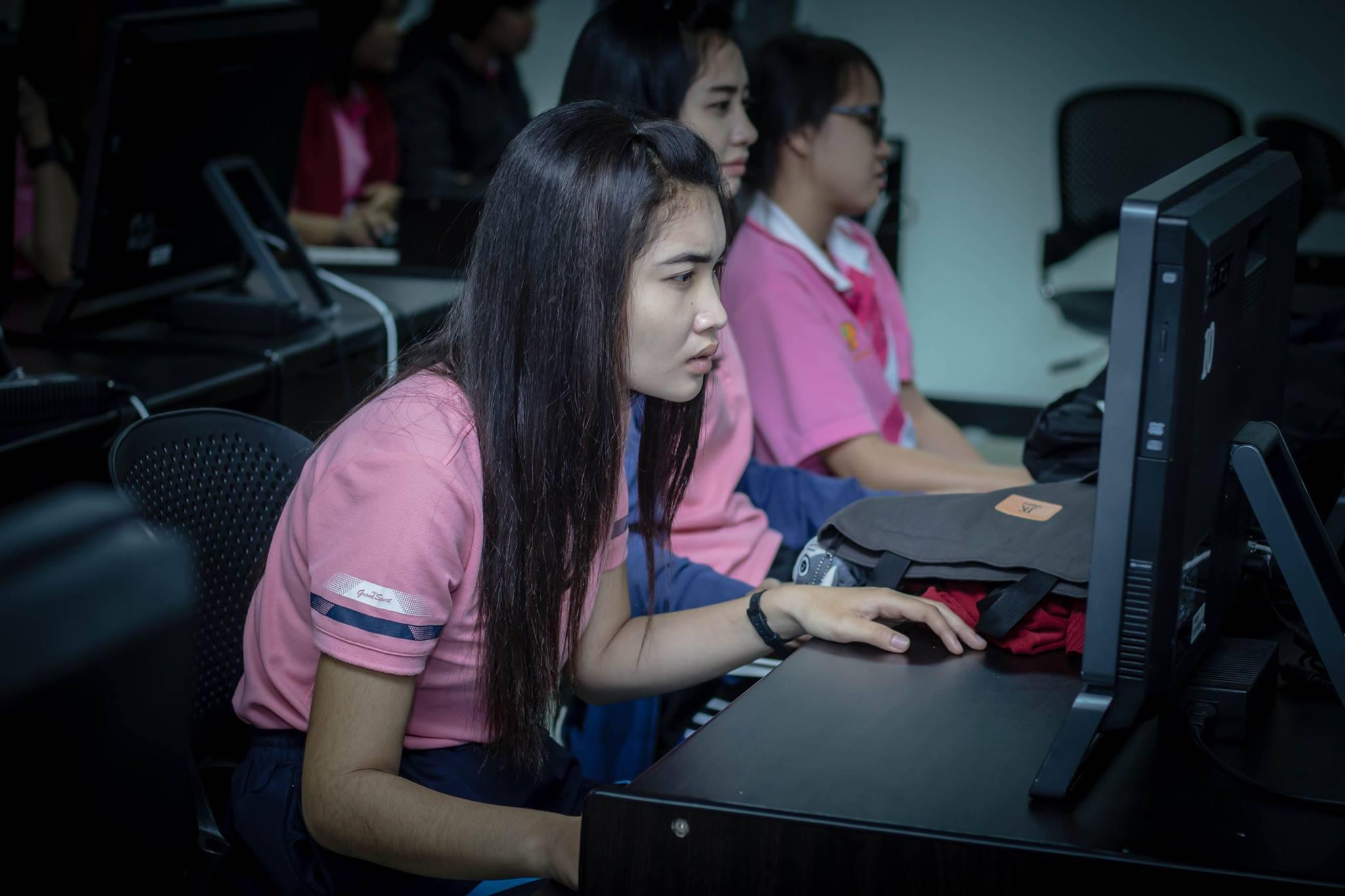 19. โครงการฝึกอมรมการใช้งาน google site นักศึกษาโปรแกรมวิชาคอมพิวเตอร์ ชั้นปีที่ 2 วันที่ 29 พฤศจิกายน 2017
