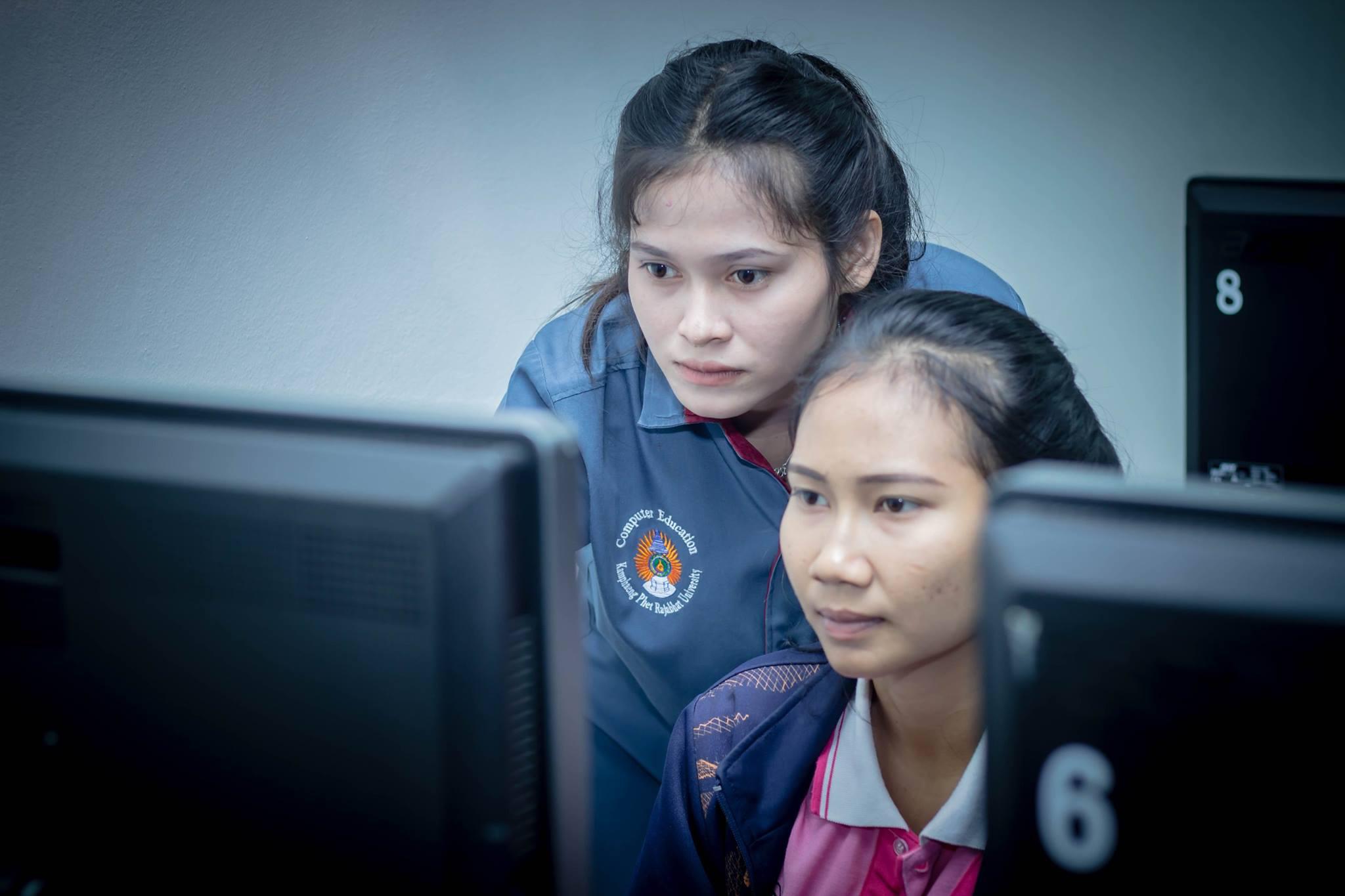 24. โครงการฝึกอมรมการใช้งาน google site นักศึกษาโปรแกรมวิชาคอมพิวเตอร์ ชั้นปีที่ 2 วันที่ 29 พฤศจิกายน 2017
