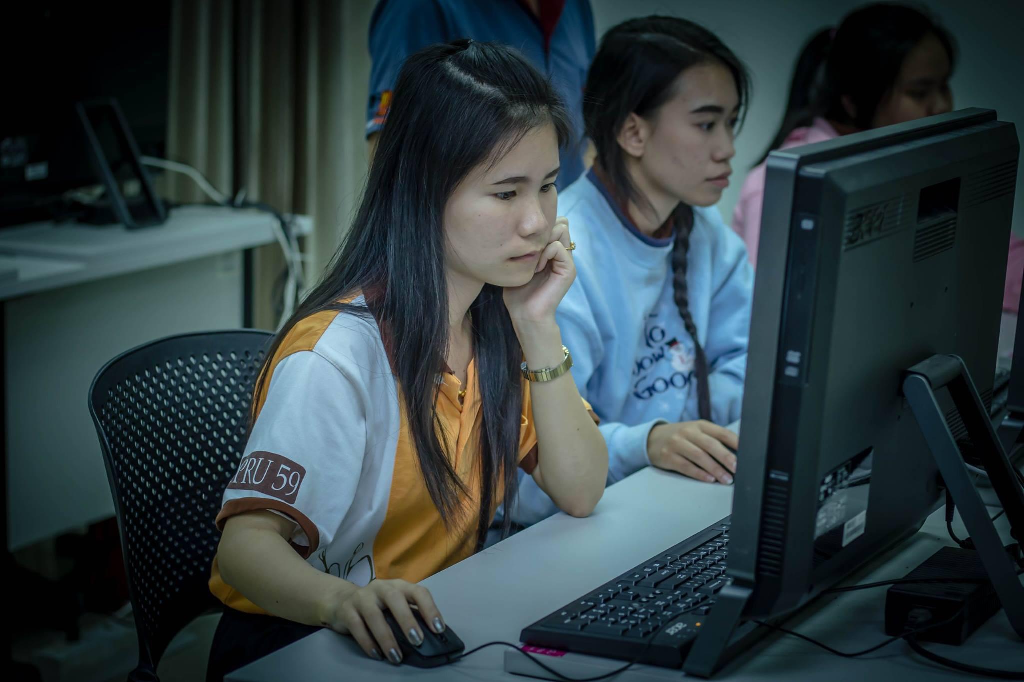 28. โครงการฝึกอมรมการใช้งาน google site นักศึกษาโปรแกรมวิชาคอมพิวเตอร์ ชั้นปีที่ 2 วันที่ 29 พฤศจิกายน 2017