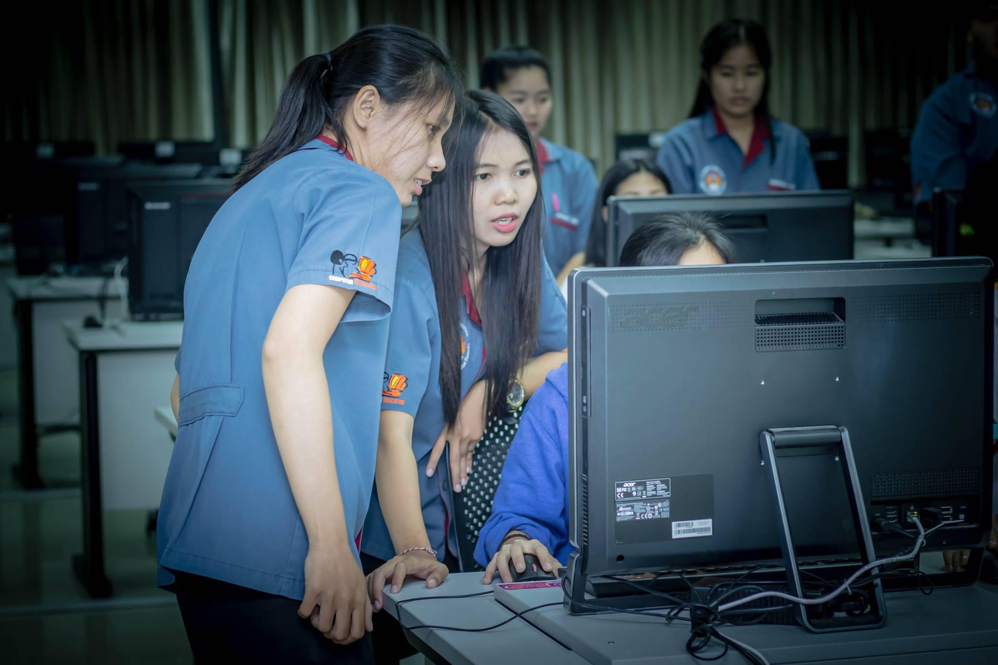 29. โครงการฝึกอมรมการใช้งาน google site นักศึกษาโปรแกรมวิชาคอมพิวเตอร์ ชั้นปีที่ 2 วันที่ 29 พฤศจิกายน 2017