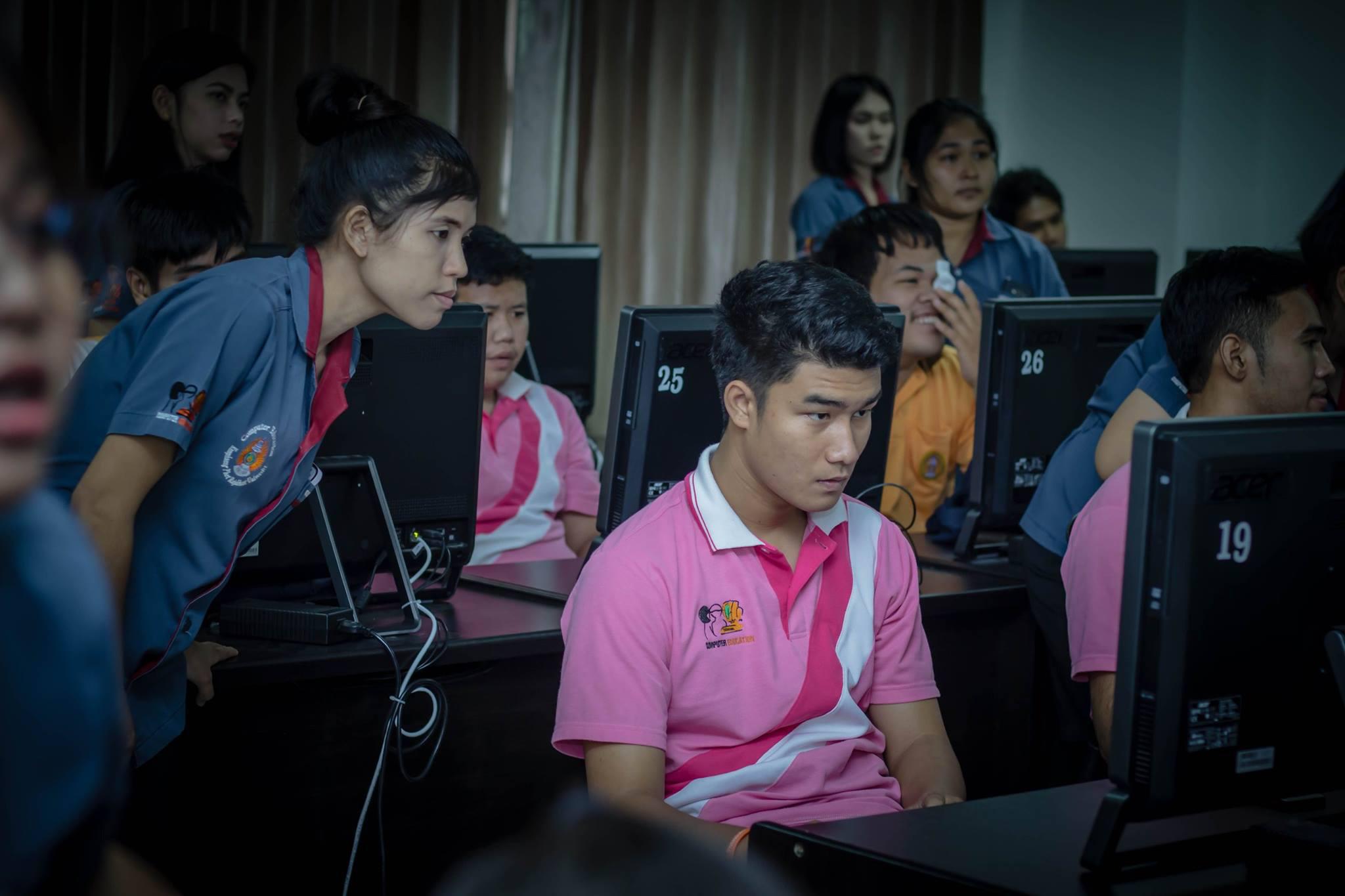 30. โครงการฝึกอมรมการใช้งาน google site นักศึกษาโปรแกรมวิชาคอมพิวเตอร์ ชั้นปีที่ 2 วันที่ 29 พฤศจิกายน 2017