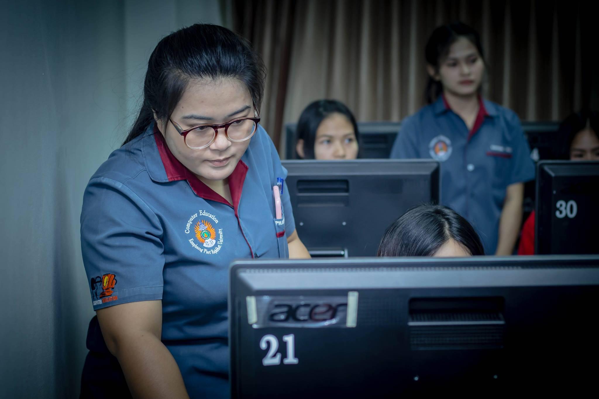33. โครงการฝึกอมรมการใช้งาน google site นักศึกษาโปรแกรมวิชาคอมพิวเตอร์ ชั้นปีที่ 2 วันที่ 29 พฤศจิกายน 2017