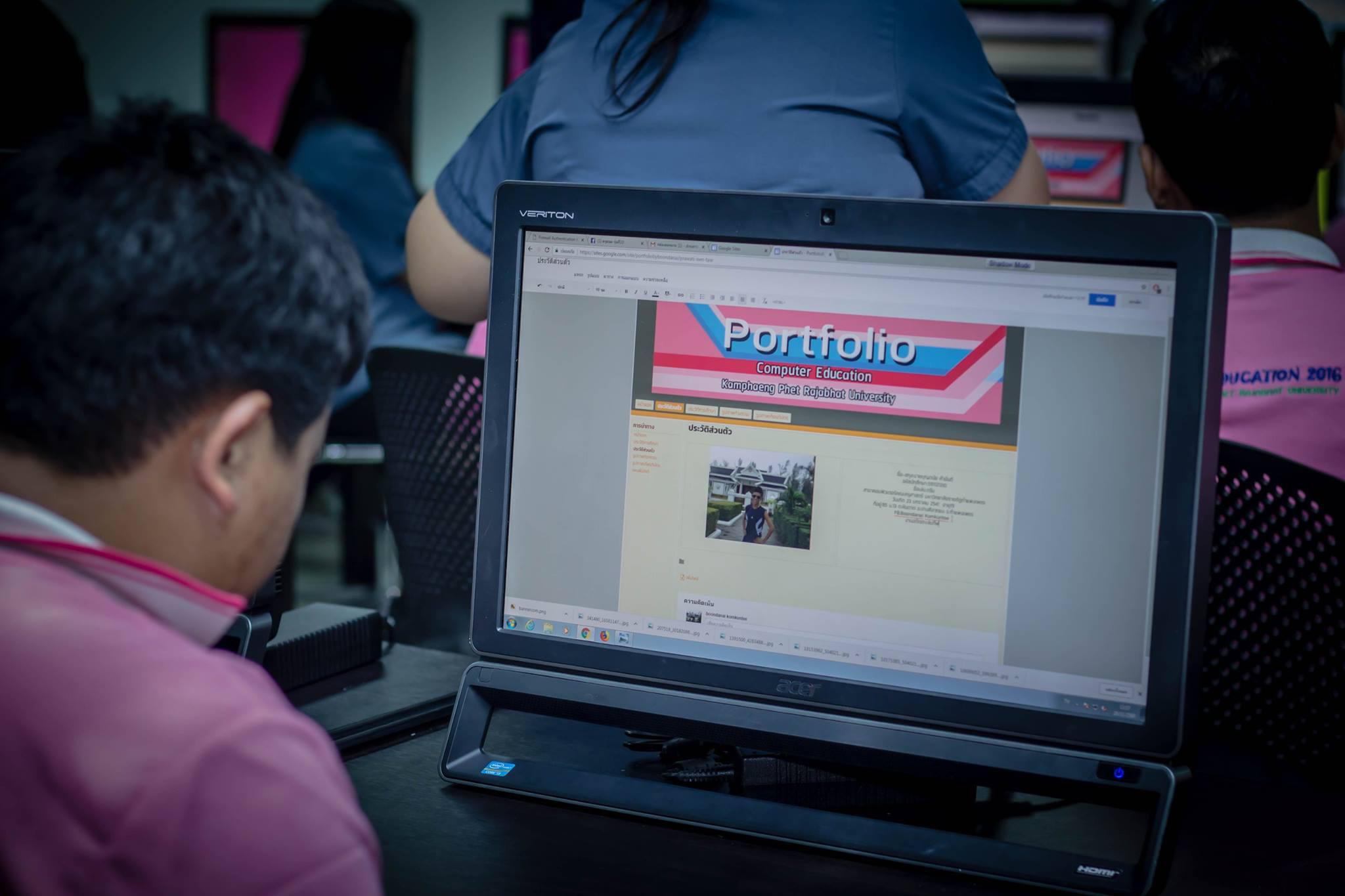 3. โครงการฝึกอมรมการใช้งาน google site นักศึกษาโปรแกรมวิชาคอมพิวเตอร์ ชั้นปีที่ 2 วันที่ 29 พฤศจิกายน 2017