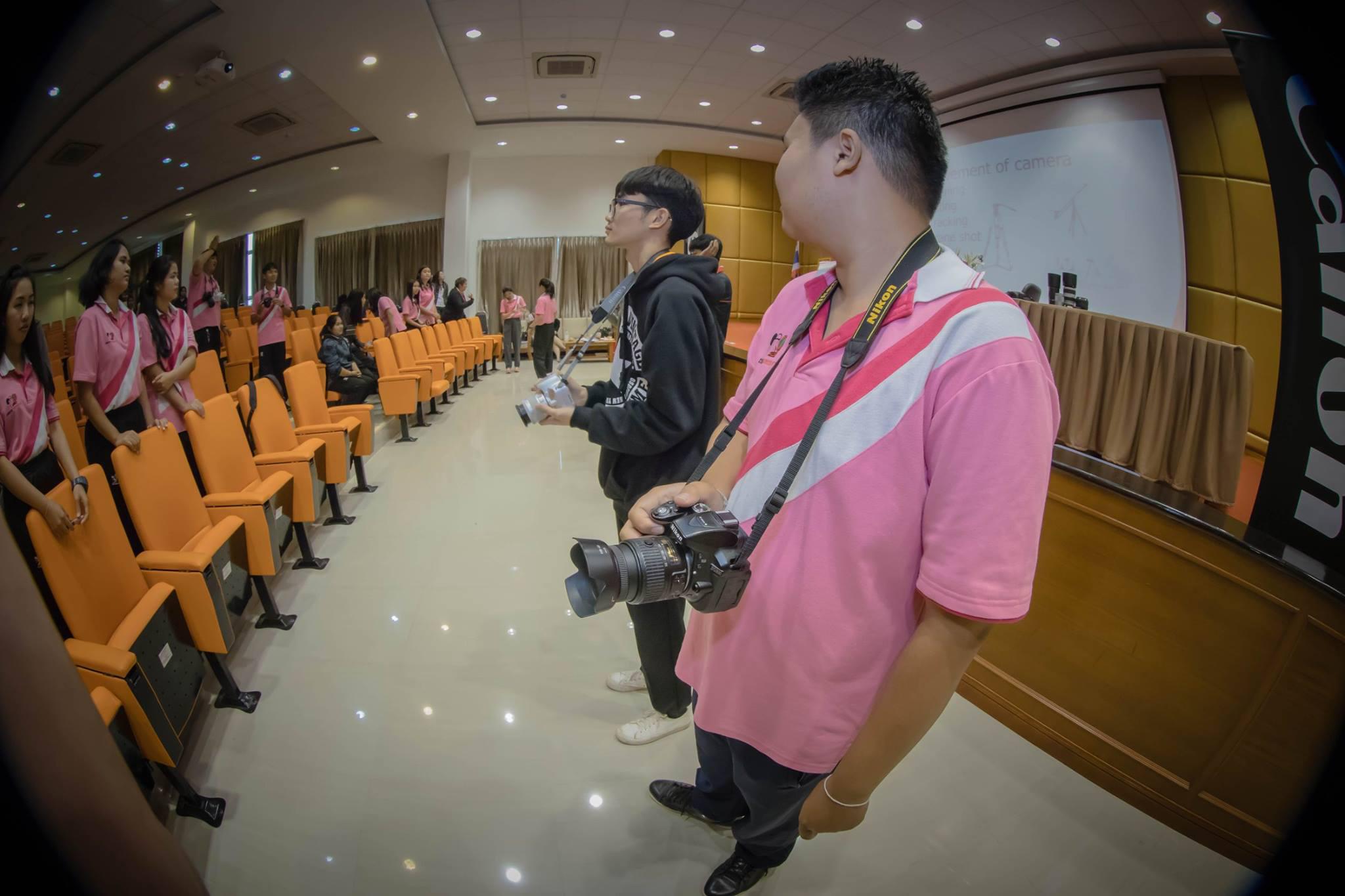 12. อมรมการเรียนรู้วัฒนธรรมประเพณีผ่านการใช้กล้องดิจิตอล โปรแกรมวิชาคอมพิวเตอร์  ชั้นปีที่ 4 รหัส 5711210 และ 5711211
