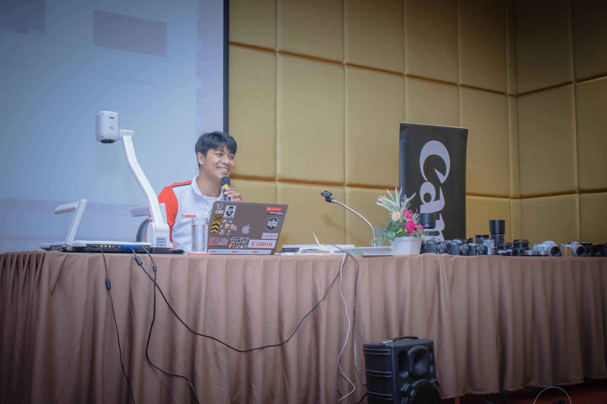 19. อมรมการเรียนรู้วัฒนธรรมประเพณีผ่านการใช้กล้องดิจิตอล โปรแกรมวิชาคอมพิวเตอร์  ชั้นปีที่ 4 รหัส 5711210 และ 5711211