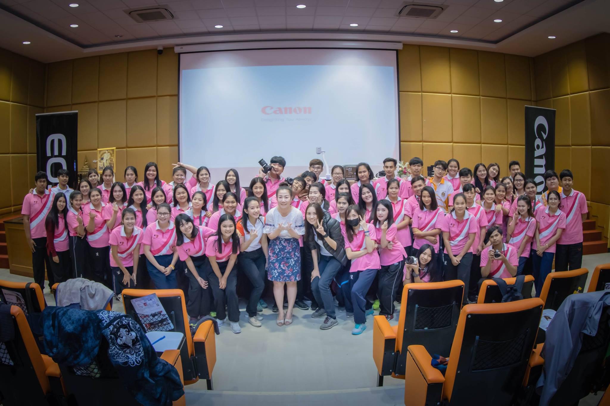 22. อมรมการเรียนรู้วัฒนธรรมประเพณีผ่านการใช้กล้องดิจิตอล โปรแกรมวิชาคอมพิวเตอร์  ชั้นปีที่ 4 รหัส 5711210 และ 5711211