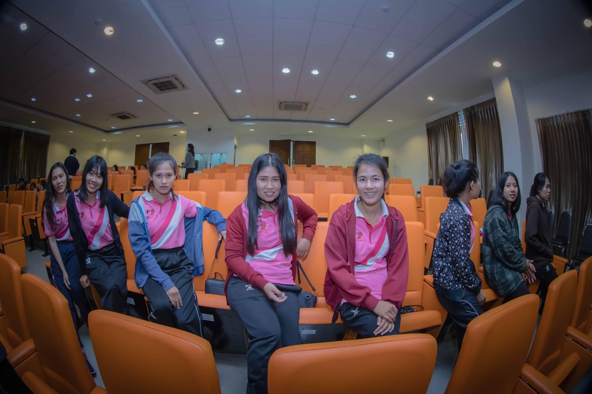 27. อมรมการเรียนรู้วัฒนธรรมประเพณีผ่านการใช้กล้องดิจิตอล โปรแกรมวิชาคอมพิวเตอร์  ชั้นปีที่ 4 รหัส 5711210 และ 5711211