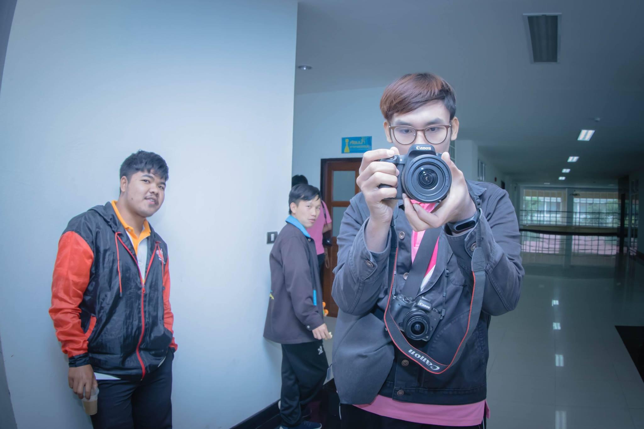 30. อมรมการเรียนรู้วัฒนธรรมประเพณีผ่านการใช้กล้องดิจิตอล โปรแกรมวิชาคอมพิวเตอร์  ชั้นปีที่ 4 รหัส 5711210 และ 5711211