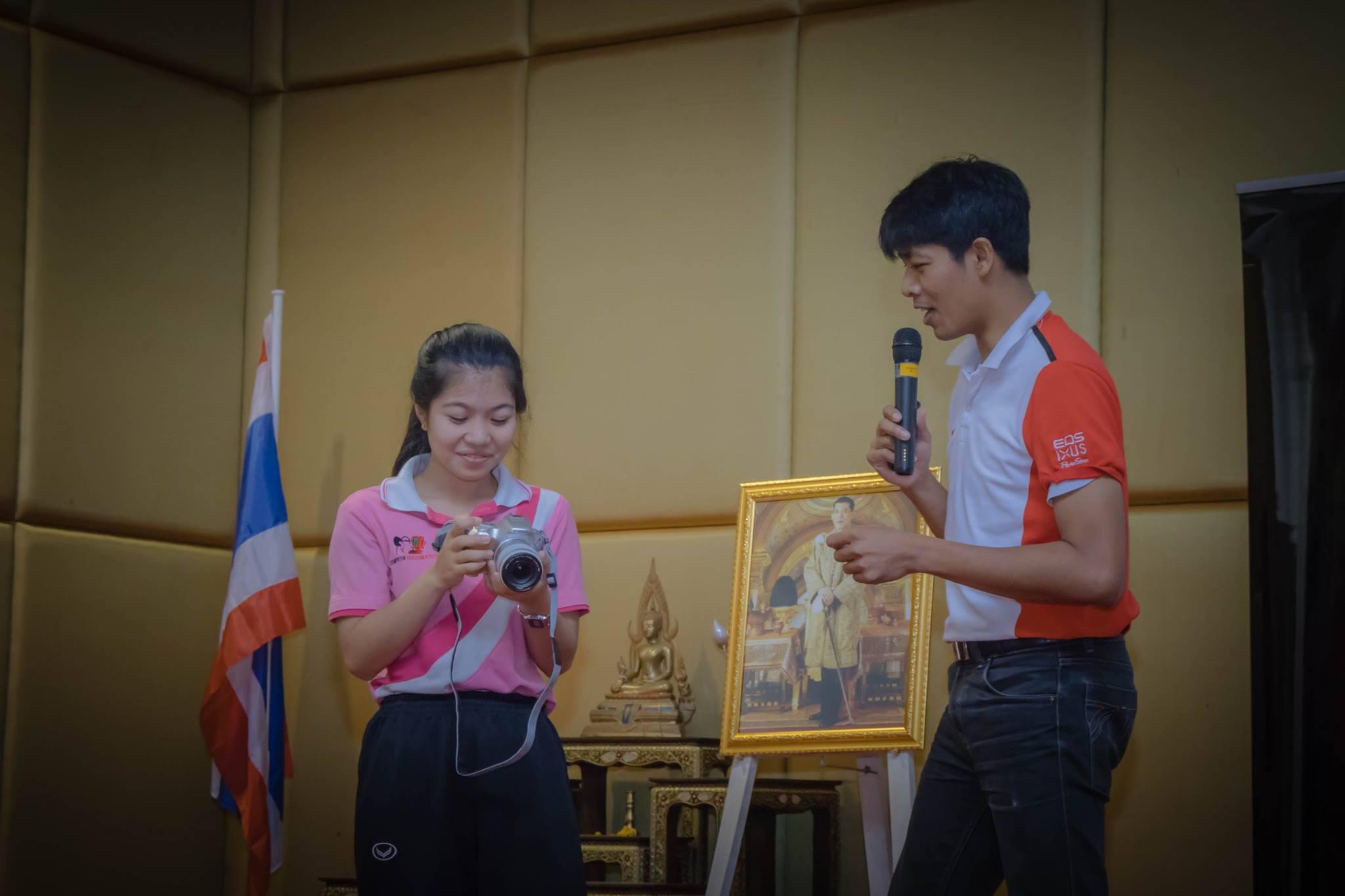 36. อมรมการเรียนรู้วัฒนธรรมประเพณีผ่านการใช้กล้องดิจิตอล โปรแกรมวิชาคอมพิวเตอร์  ชั้นปีที่ 4 รหัส 5711210 และ 5711211
