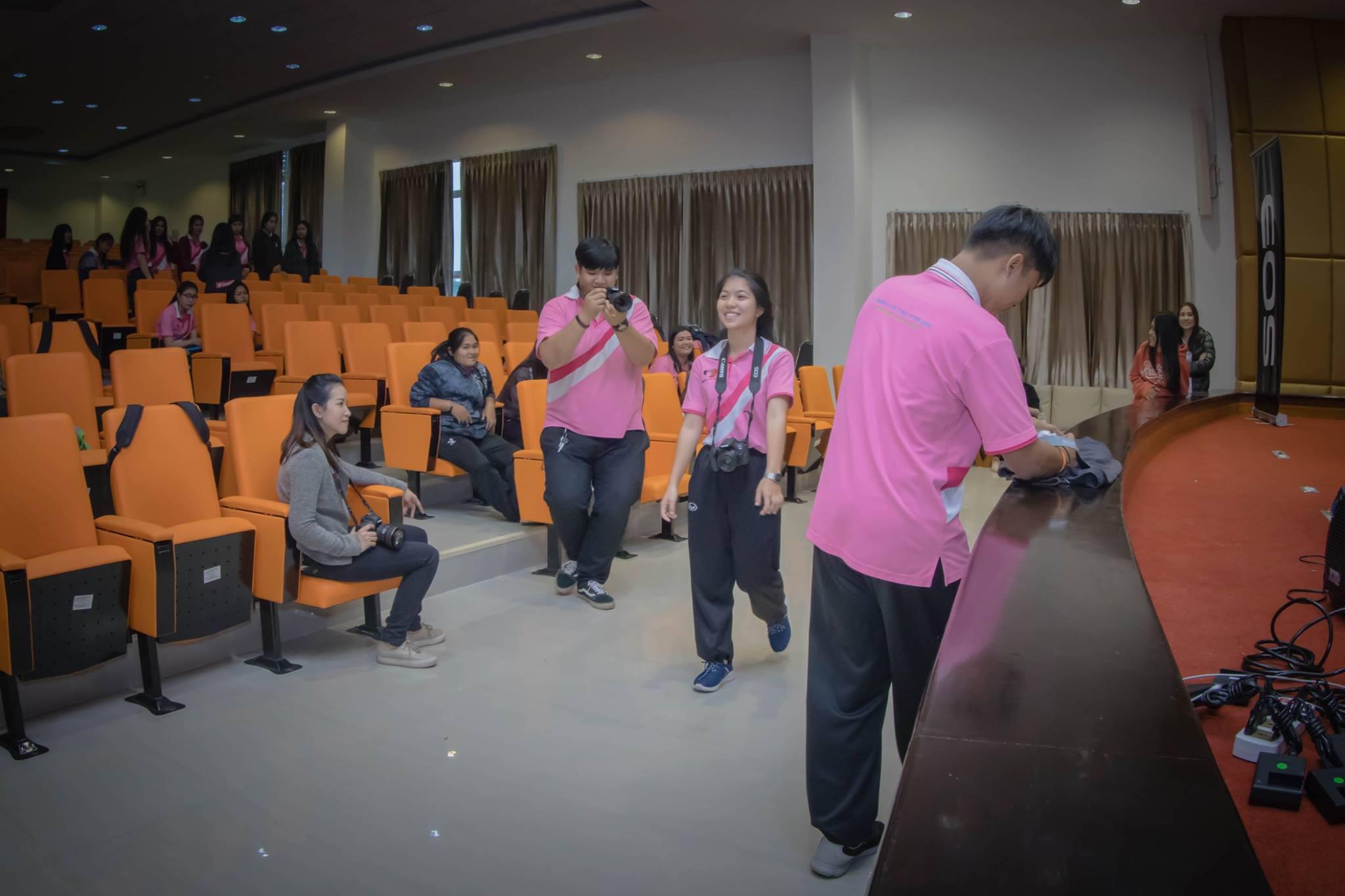 37. อมรมการเรียนรู้วัฒนธรรมประเพณีผ่านการใช้กล้องดิจิตอล โปรแกรมวิชาคอมพิวเตอร์  ชั้นปีที่ 4 รหัส 5711210 และ 5711211