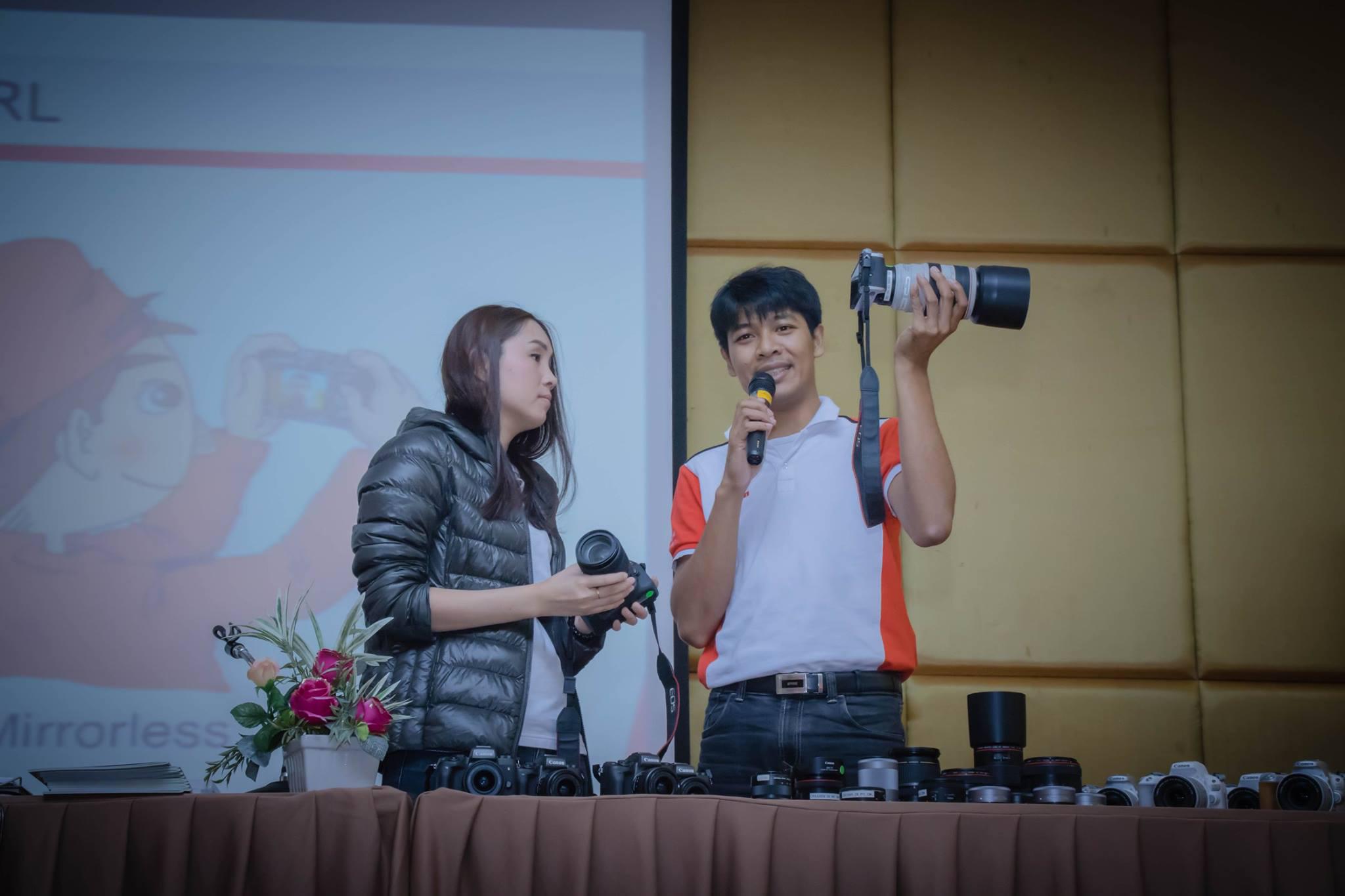 41. อมรมการเรียนรู้วัฒนธรรมประเพณีผ่านการใช้กล้องดิจิตอล โปรแกรมวิชาคอมพิวเตอร์  ชั้นปีที่ 4 รหัส 5711210 และ 5711211