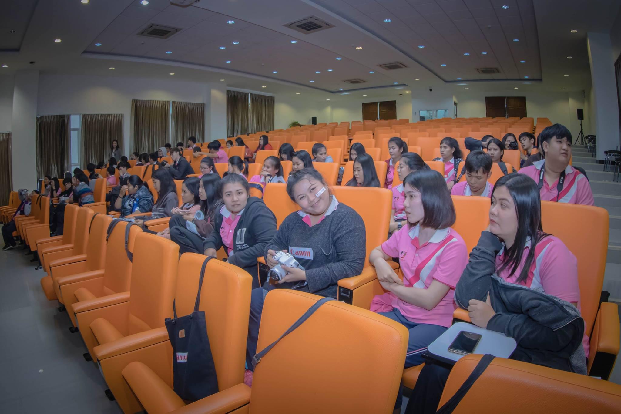 46. อมรมการเรียนรู้วัฒนธรรมประเพณีผ่านการใช้กล้องดิจิตอล โปรแกรมวิชาคอมพิวเตอร์  ชั้นปีที่ 4 รหัส 5711210 และ 5711211