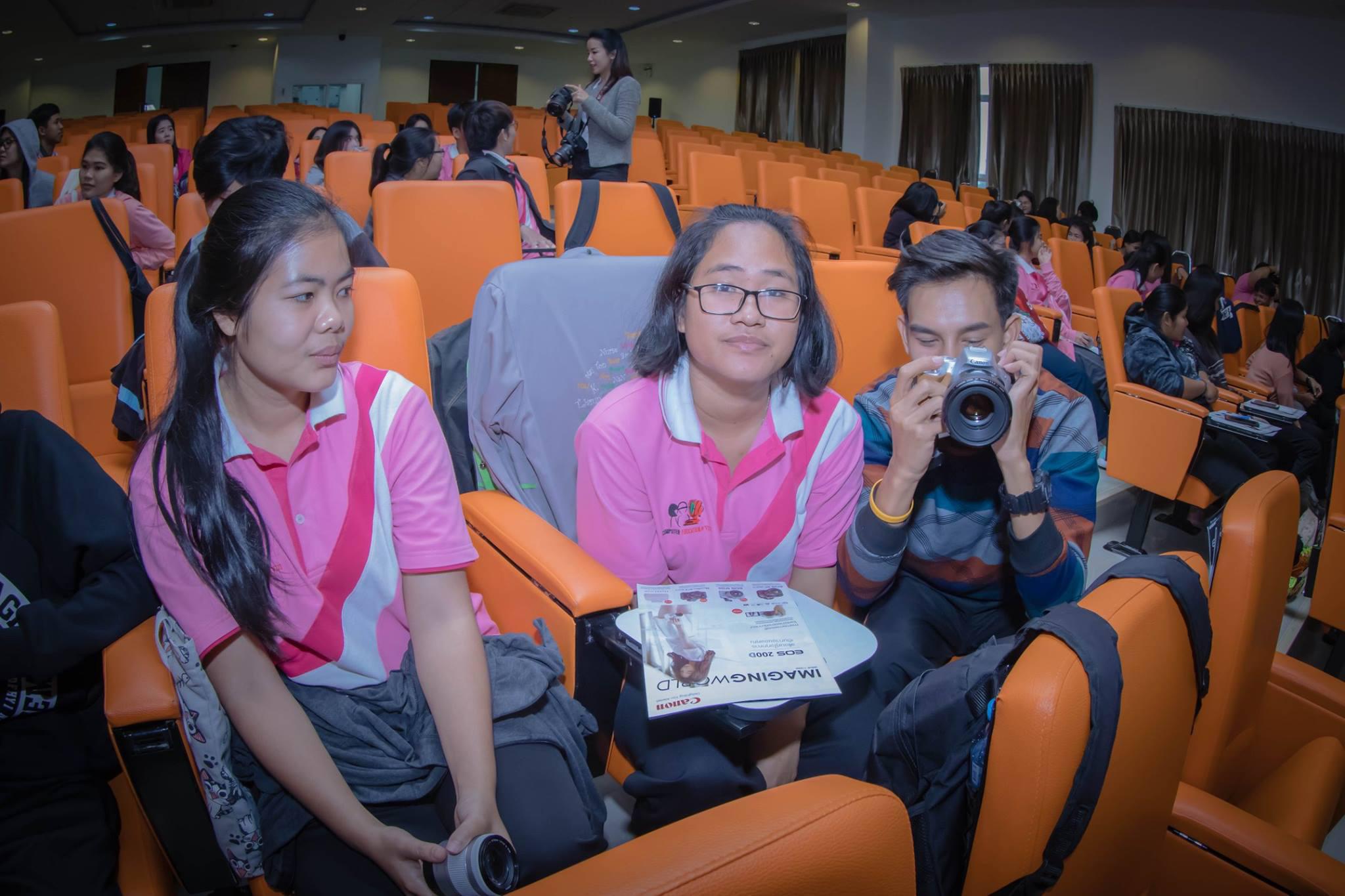 48. อมรมการเรียนรู้วัฒนธรรมประเพณีผ่านการใช้กล้องดิจิตอล โปรแกรมวิชาคอมพิวเตอร์  ชั้นปีที่ 4 รหัส 5711210 และ 5711211