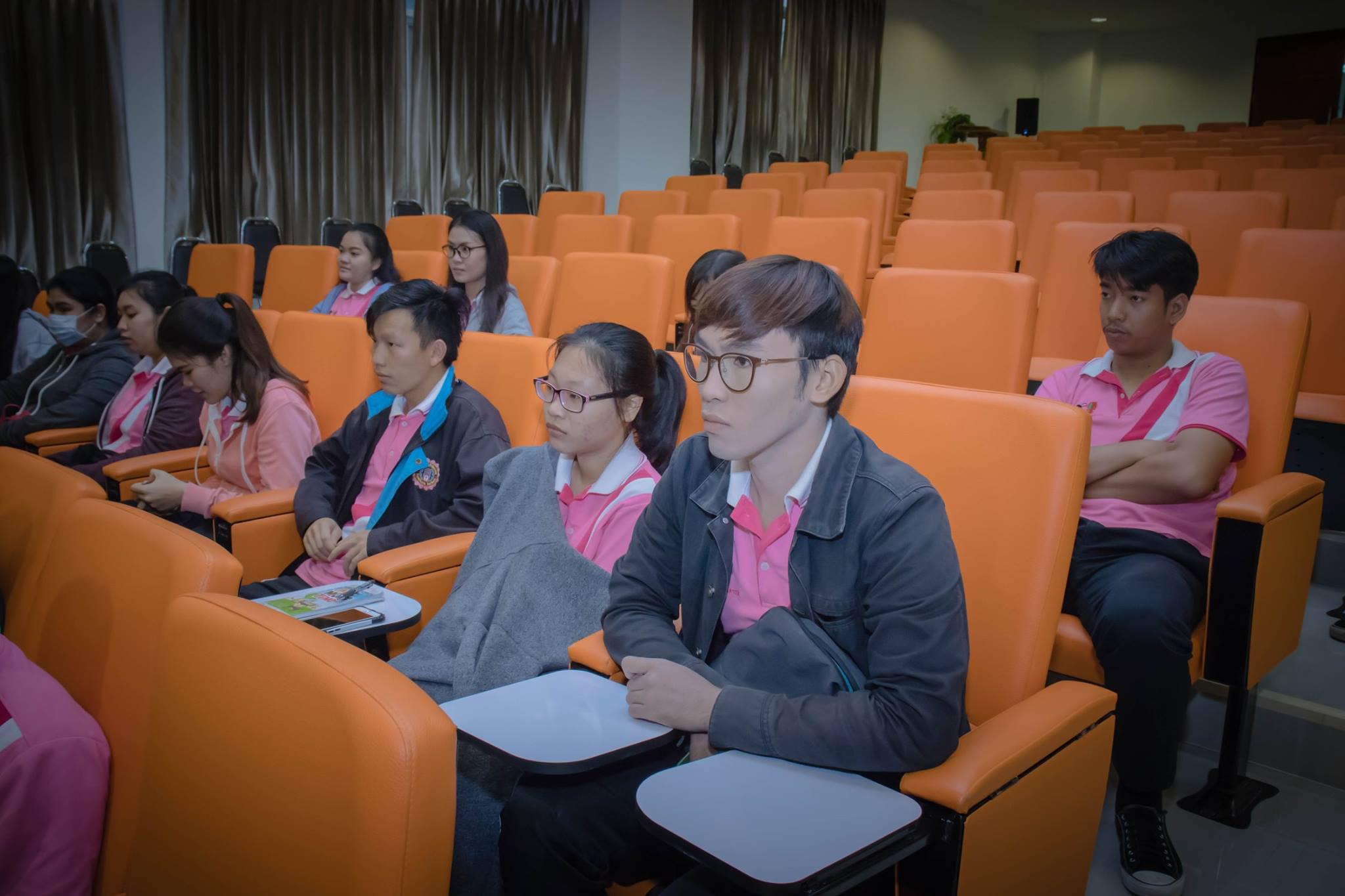 52. อมรมการเรียนรู้วัฒนธรรมประเพณีผ่านการใช้กล้องดิจิตอล โปรแกรมวิชาคอมพิวเตอร์  ชั้นปีที่ 4 รหัส 5711210 และ 5711211