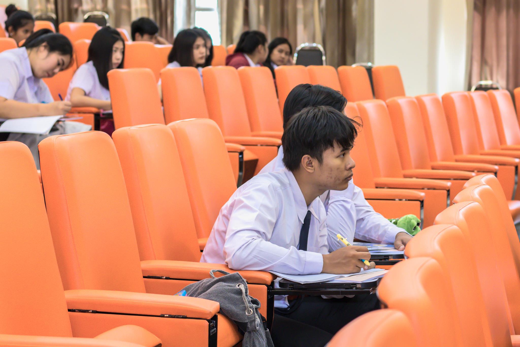 16. โครงการเตรียมความพร้อมสอบบรรจุวิชาเอก โปรแกรมวิชาคอมพิวเตอร์ ชั้นปีที่ 4-5 วันที่ 20 - 21 มกราคม 2018