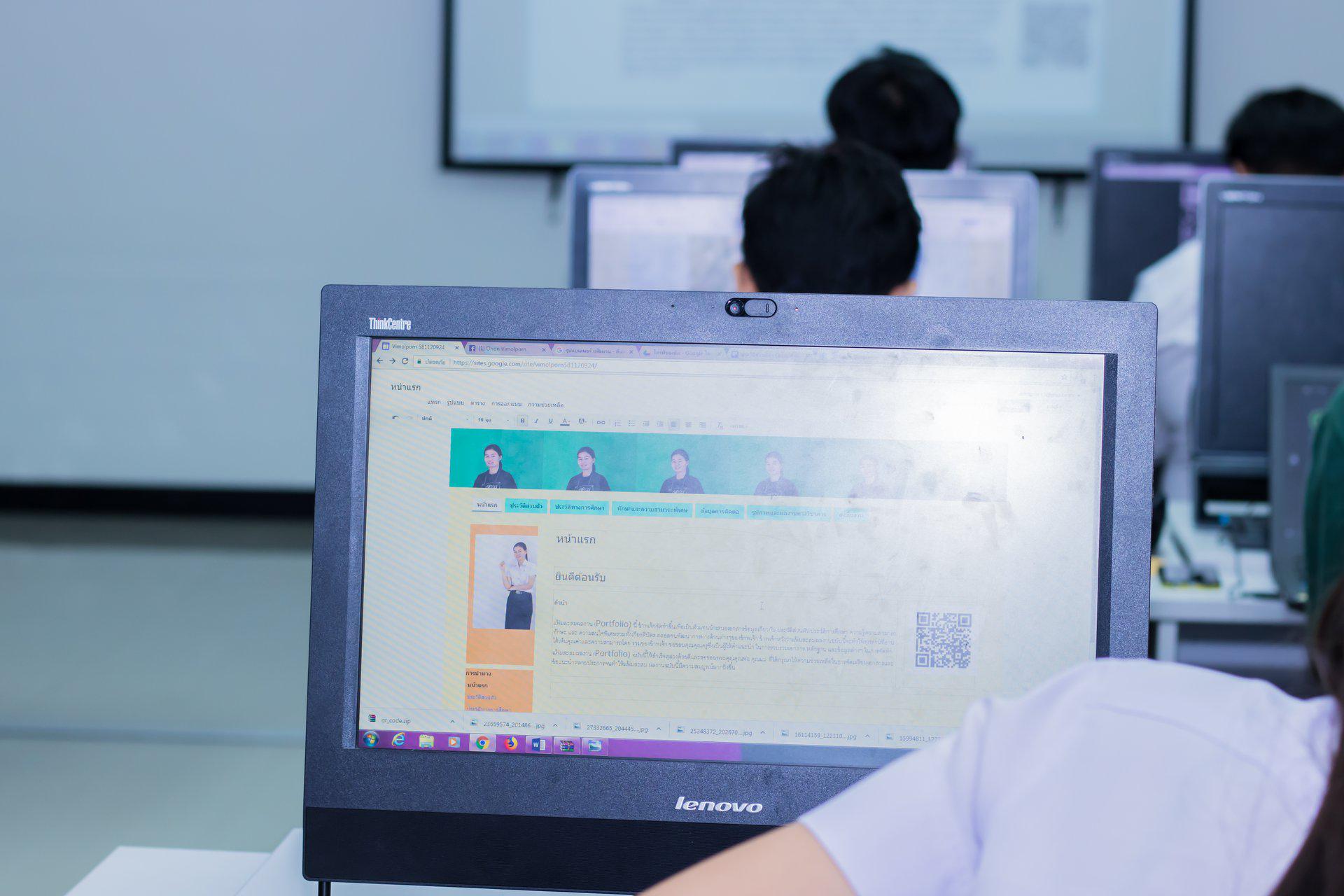 1. โครงการฝึกอมรมการใช้งาน google site นักศึกษาโปรแกรมวิชาคอมพิวเตอร์ ชั้นปีที่ 3 วันที่ 7 กุมภาพันธ์  2018