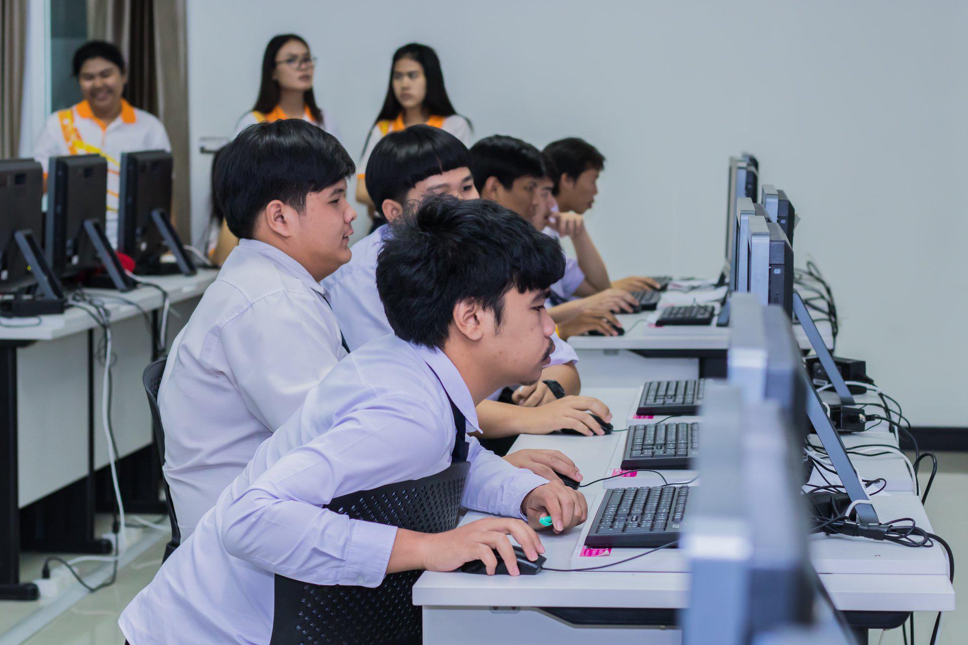 5. โครงการฝึกอมรมการใช้งาน google site นักศึกษาโปรแกรมวิชาคอมพิวเตอร์ ชั้นปีที่ 3 วันที่ 7 กุมภาพันธ์  2018