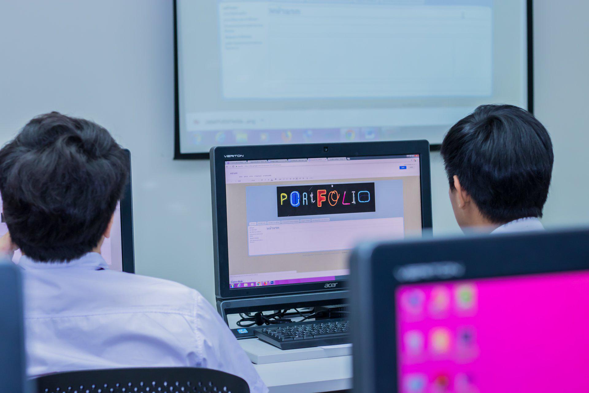 8. โครงการฝึกอมรมการใช้งาน google site นักศึกษาโปรแกรมวิชาคอมพิวเตอร์ ชั้นปีที่ 3 วันที่ 7 กุมภาพันธ์  2018