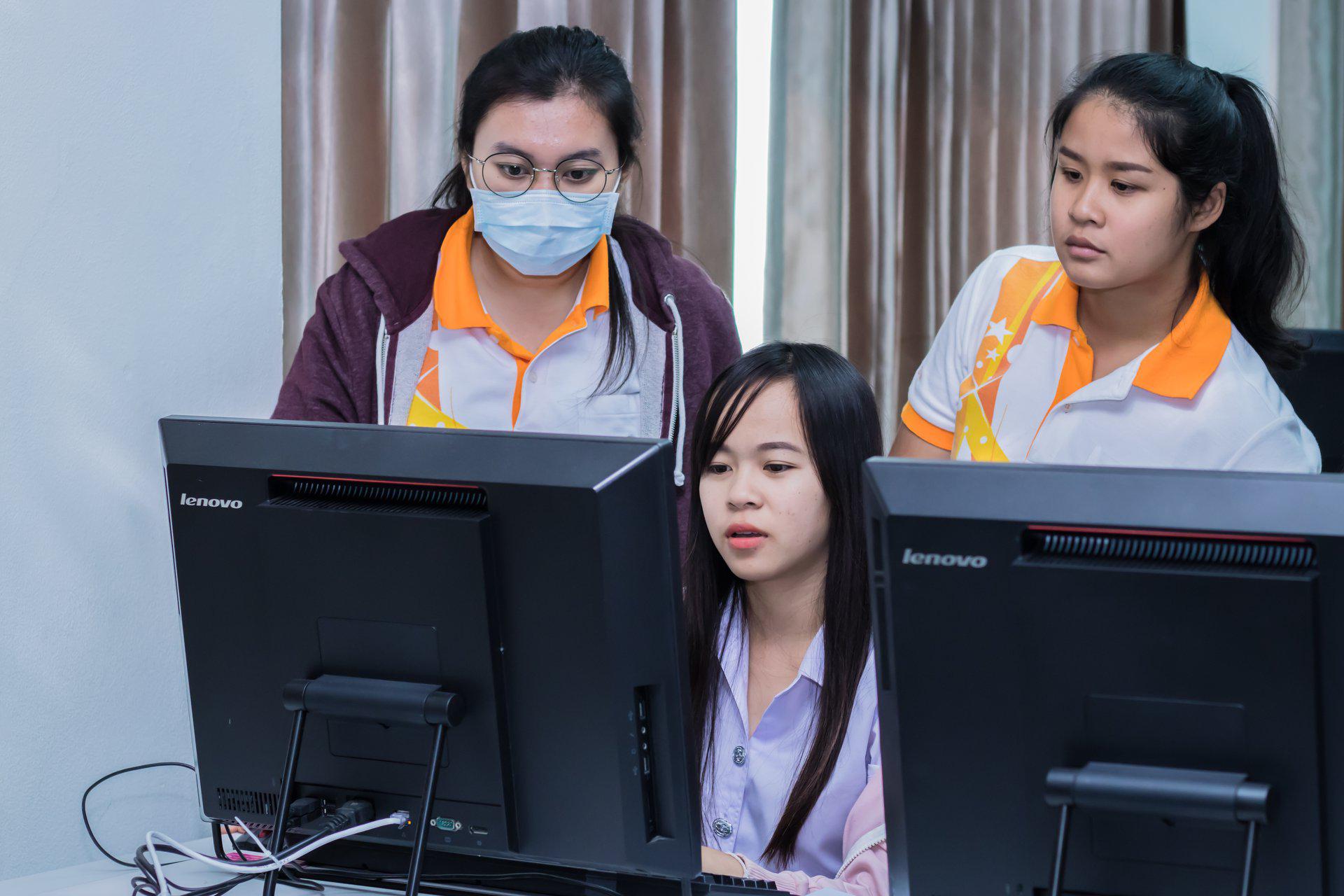 9. โครงการฝึกอมรมการใช้งาน google site นักศึกษาโปรแกรมวิชาคอมพิวเตอร์ ชั้นปีที่ 3 วันที่ 7 กุมภาพันธ์  2018