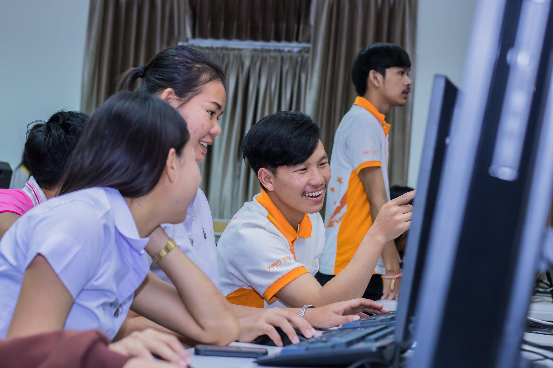 10. โครงการฝึกอมรมการใช้งาน google site นักศึกษาโปรแกรมวิชาคอมพิวเตอร์ ชั้นปีที่ 3 วันที่ 7 กุมภาพันธ์  2018