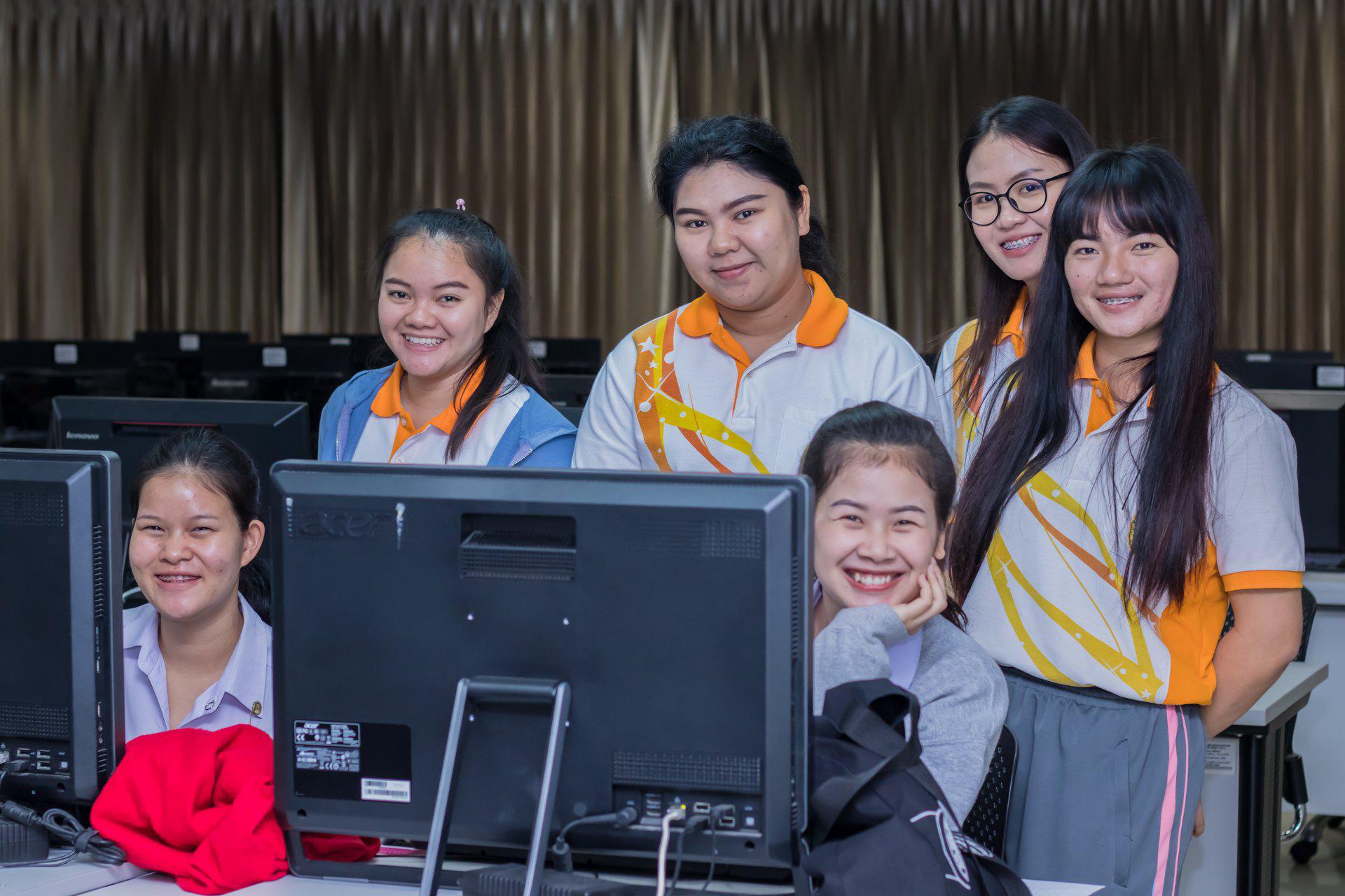 14. โครงการฝึกอมรมการใช้งาน google site นักศึกษาโปรแกรมวิชาคอมพิวเตอร์ ชั้นปีที่ 3 วันที่ 7 กุมภาพันธ์  2018