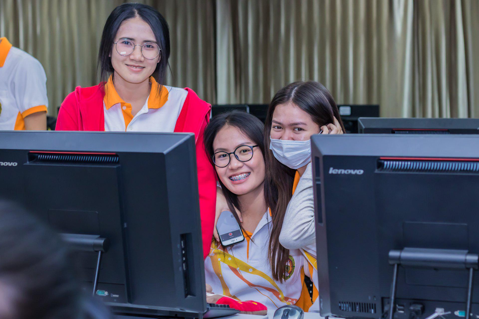 15. โครงการฝึกอมรมการใช้งาน google site นักศึกษาโปรแกรมวิชาคอมพิวเตอร์ ชั้นปีที่ 3 วันที่ 7 กุมภาพันธ์  2018