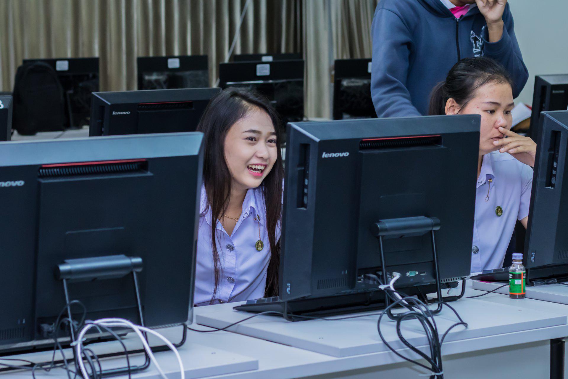 18. โครงการฝึกอมรมการใช้งาน google site นักศึกษาโปรแกรมวิชาคอมพิวเตอร์ ชั้นปีที่ 3 วันที่ 7 กุมภาพันธ์  2018